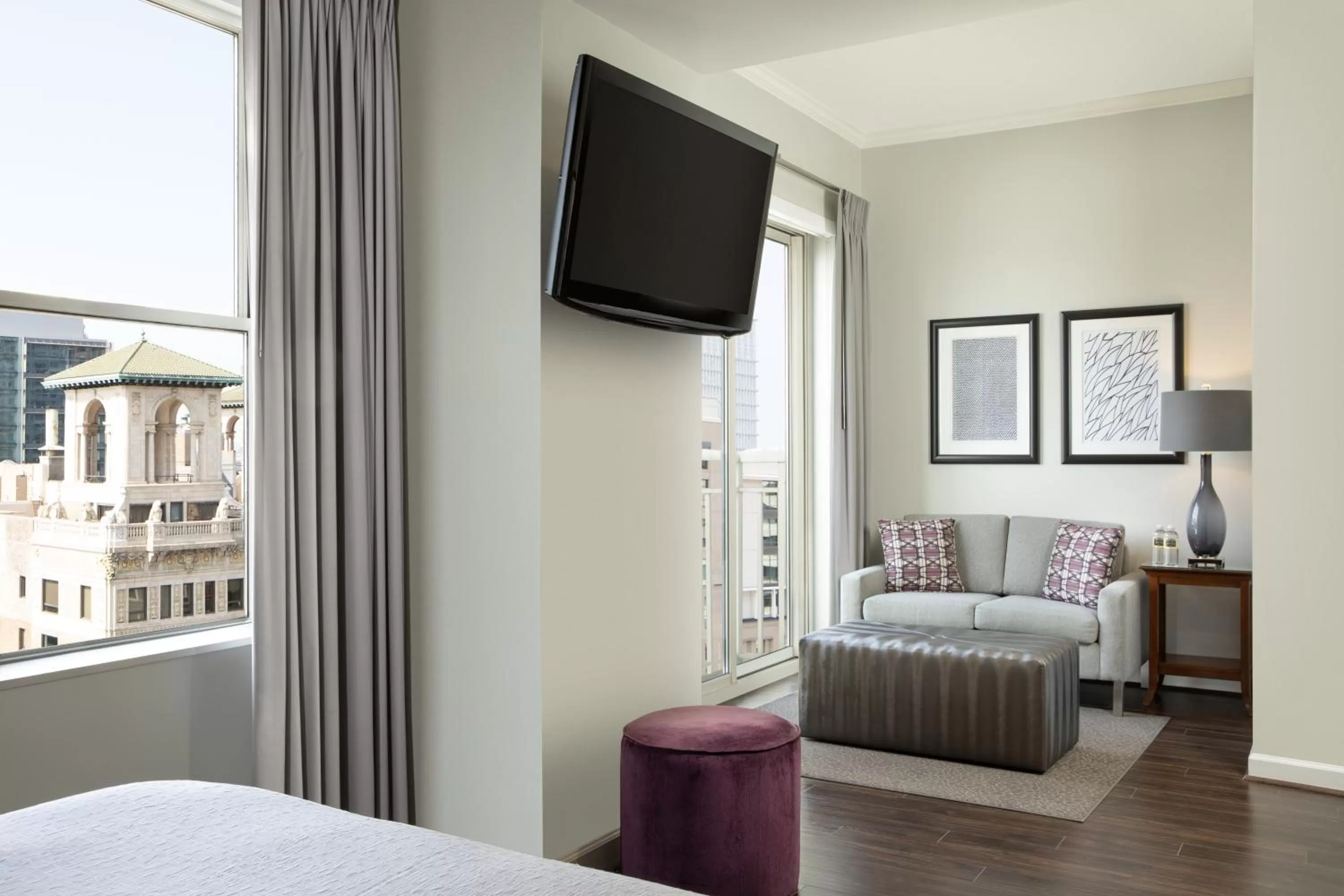 Seating area, Bed in The Georgian Terrace