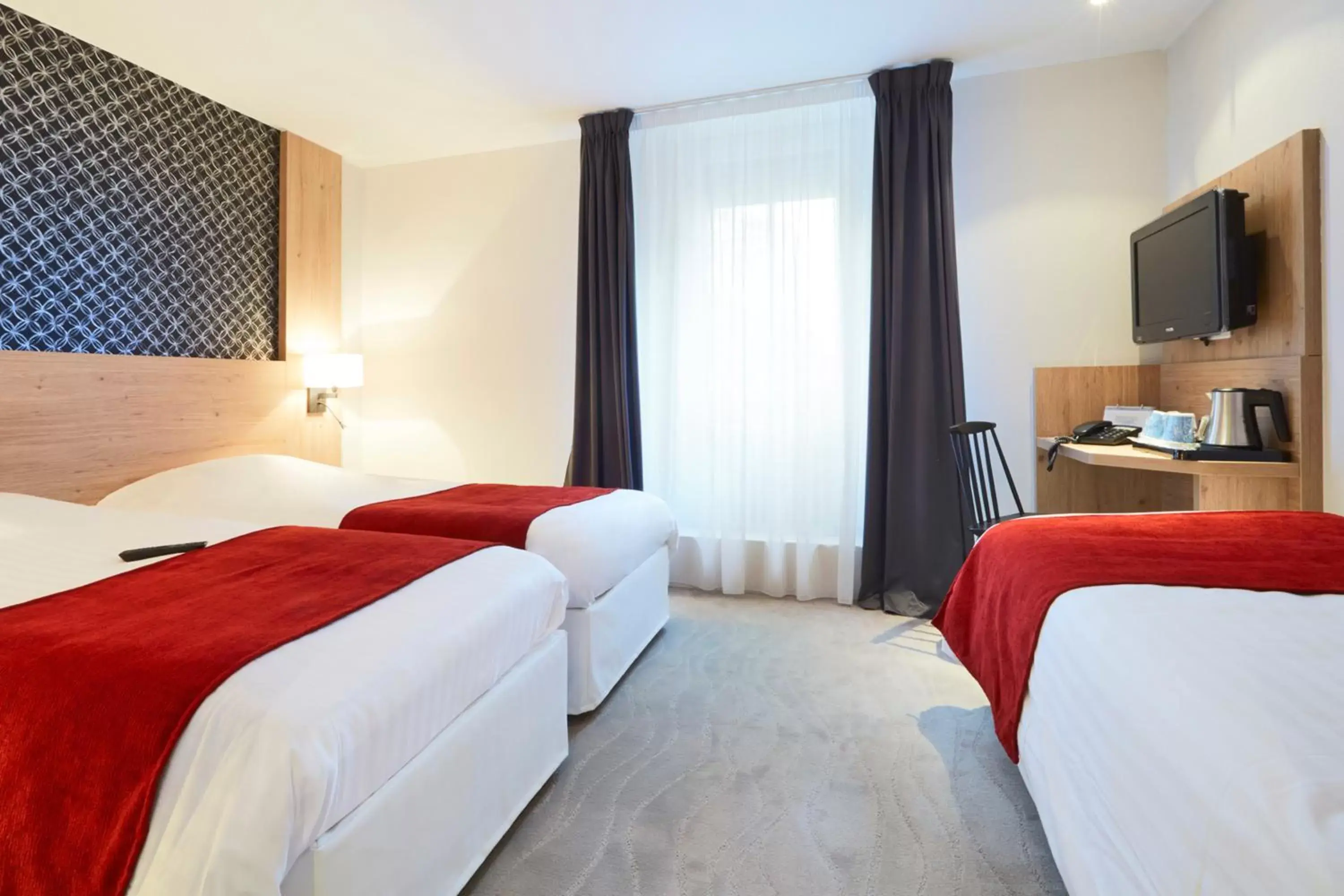 TV and multimedia, Bed in Kyriad Vannes Centre Ville