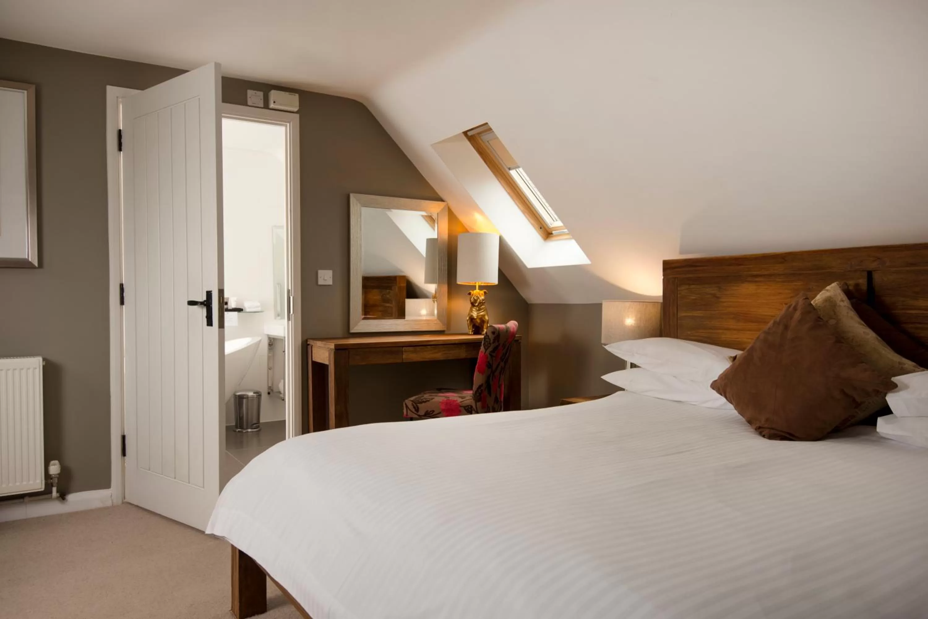 Bed in Crouchers Hotel