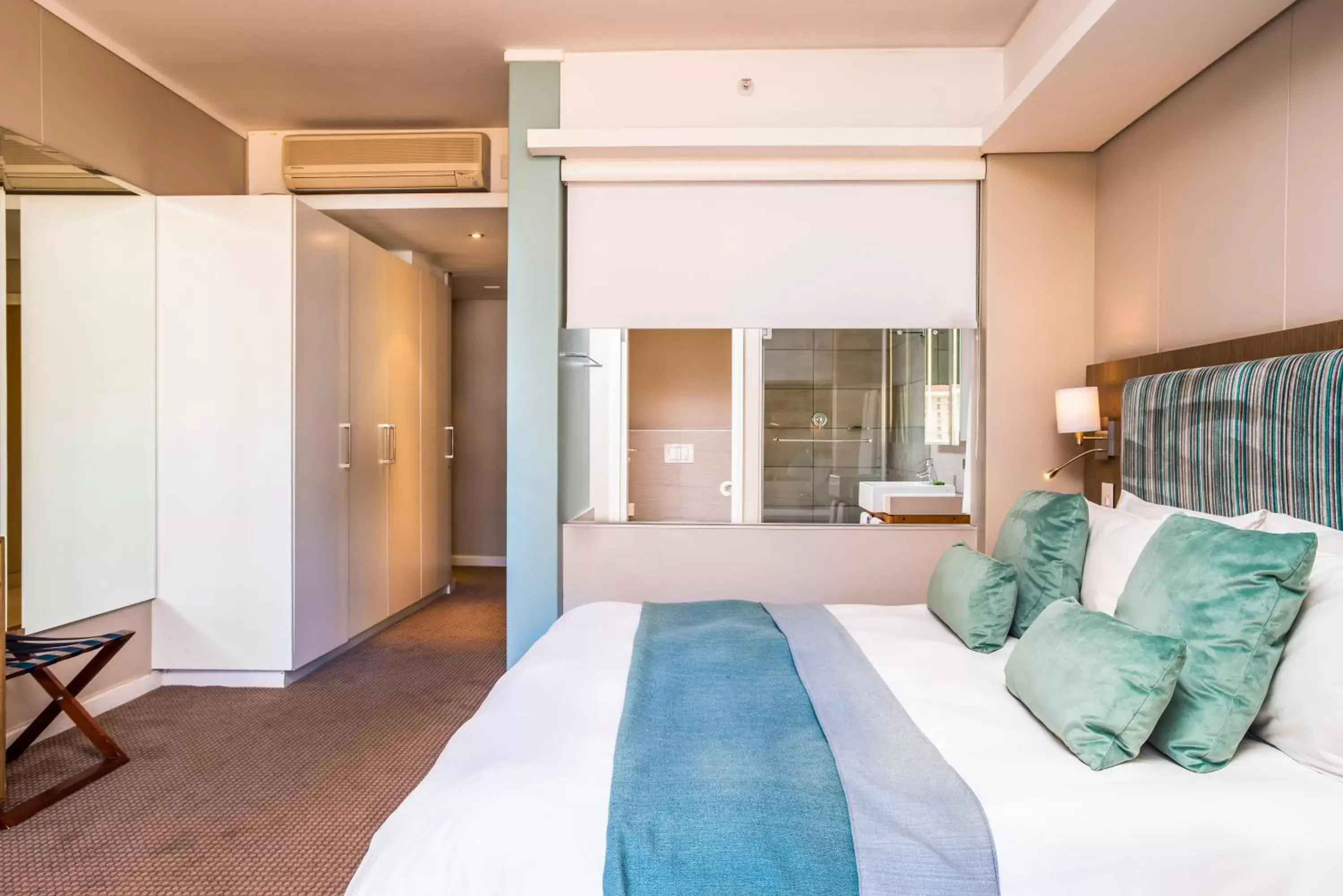 Bed in aha Harbour Bridge Hotel & Suites