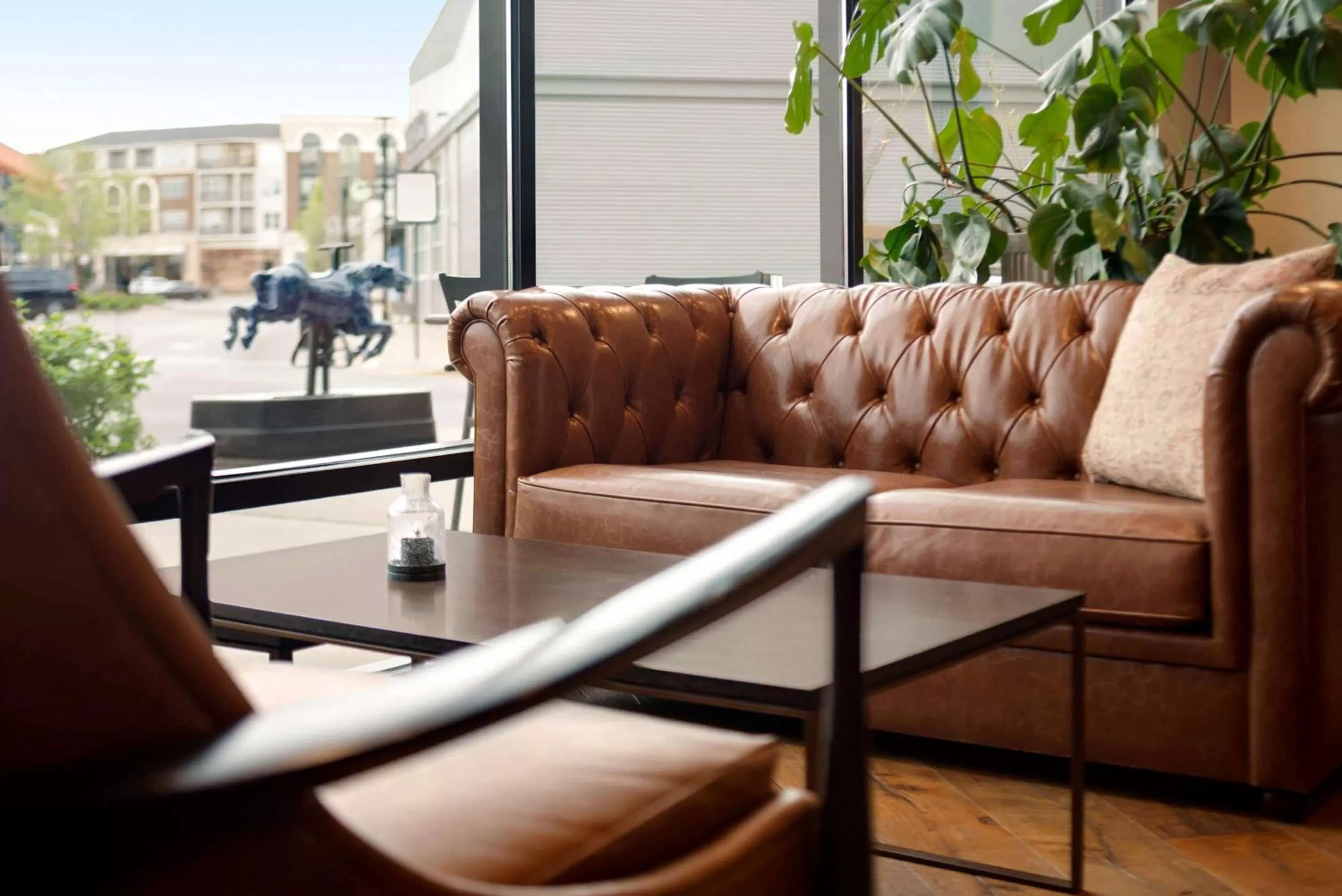 Lounge or bar in Origin Lexington, a Wyndham Hotel