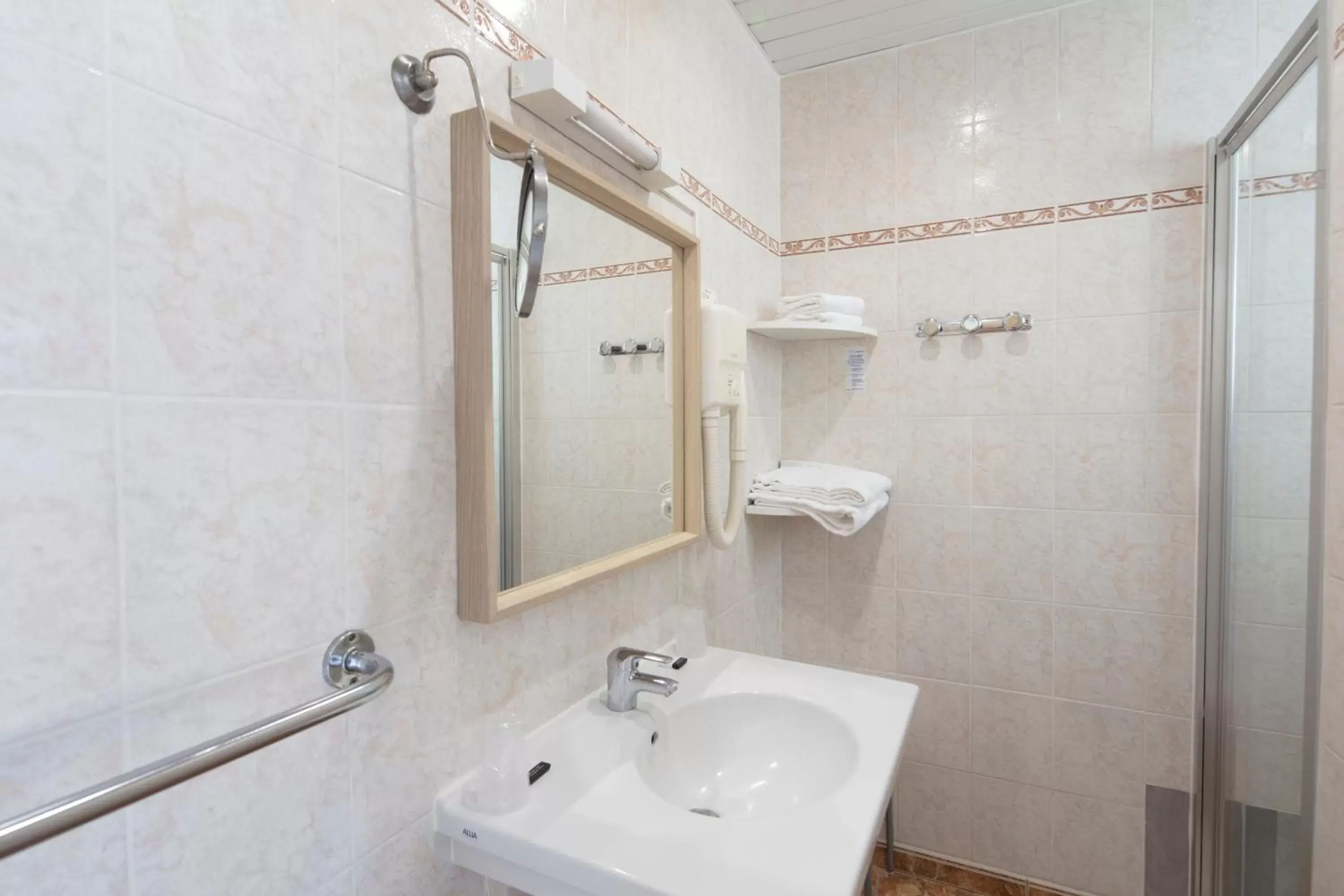 Bathroom in Hotel Les Rocailles