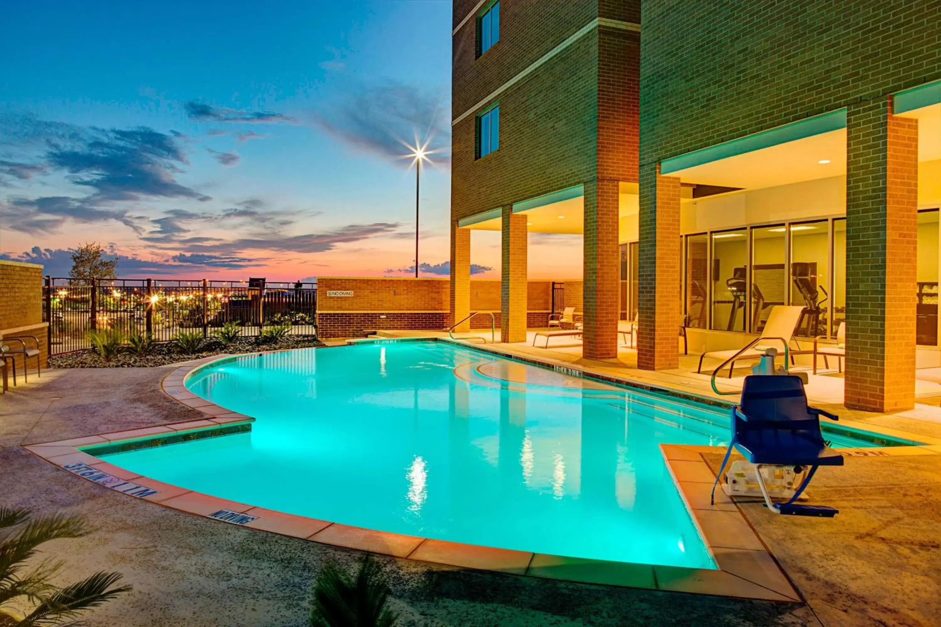 Swimming Pool in Courtyard by Marriott Dallas Carrollton and Carrollton Conference Center