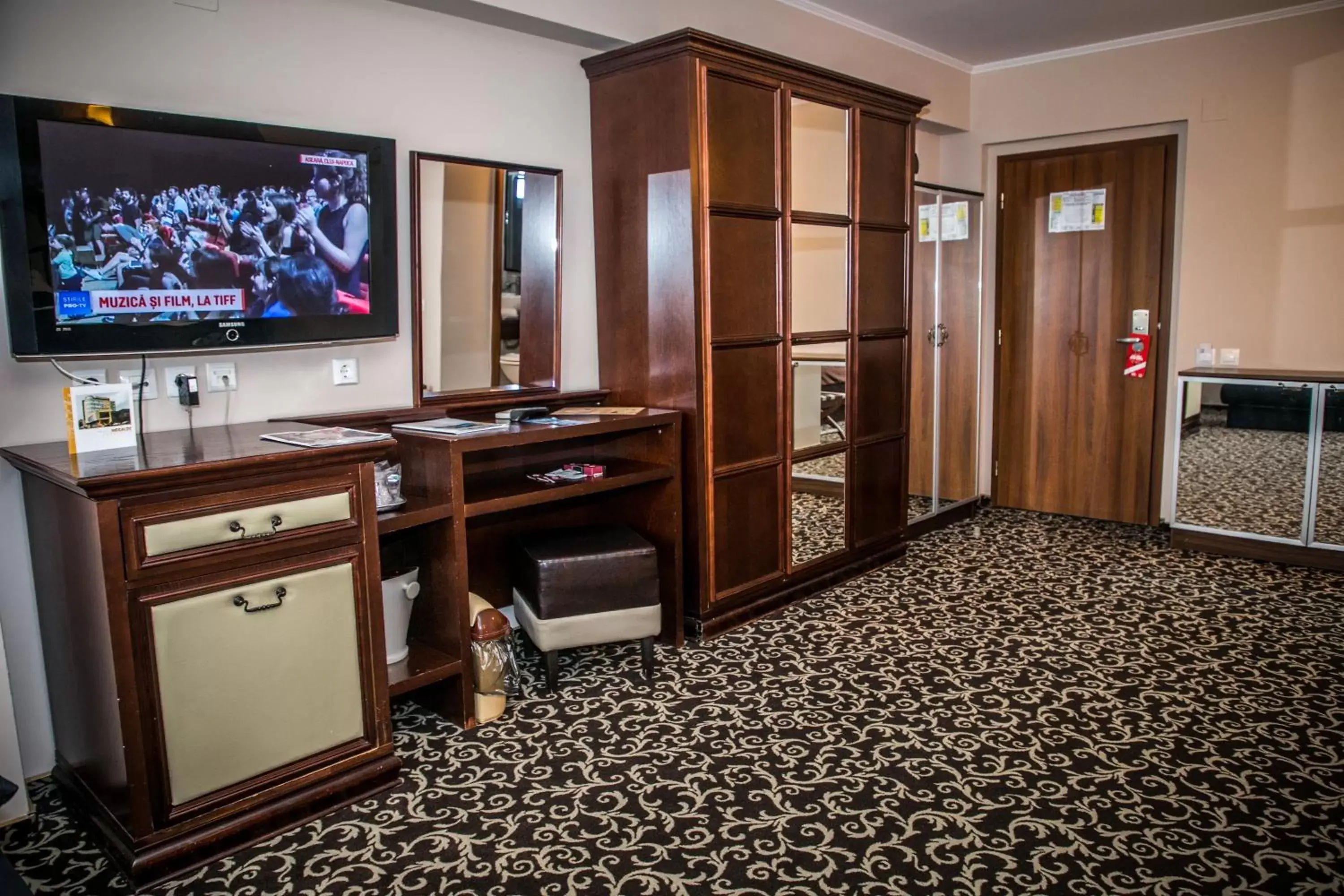 TV and multimedia, TV/Entertainment Center in Hotel Megalos