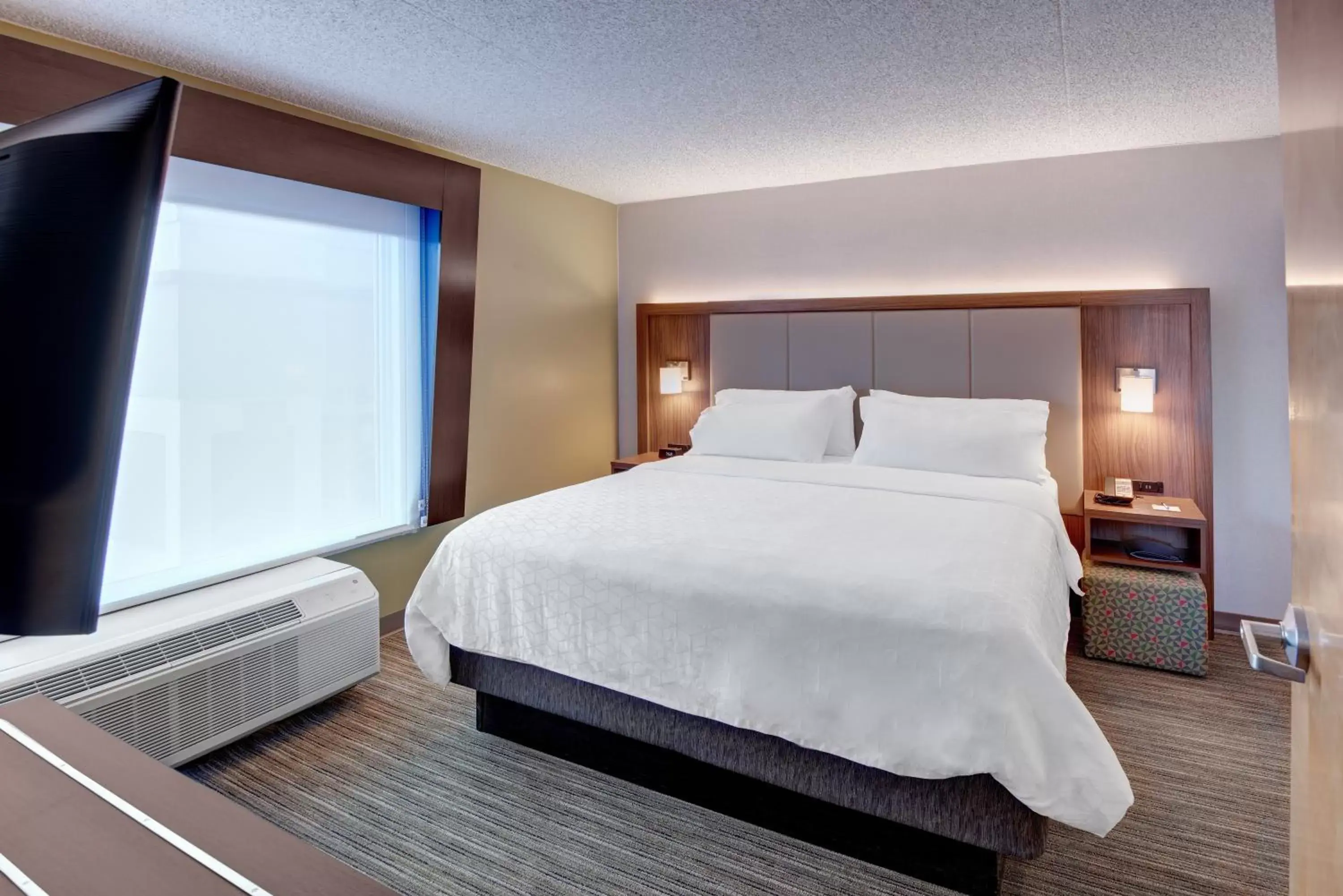 Bed in Holiday Inn Express & Suites West Long Branch - Eatontown, an IHG Hotel