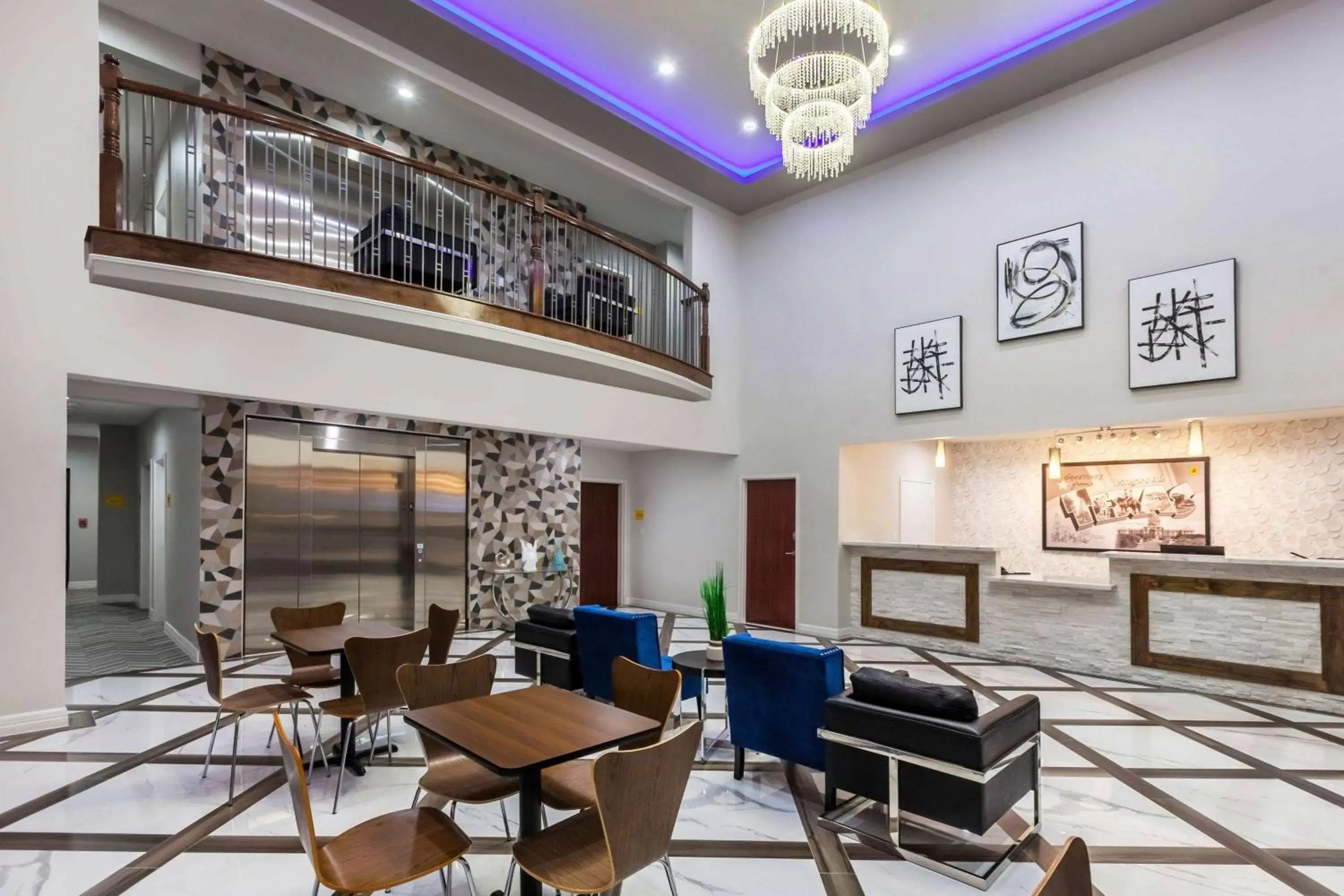 Lobby or reception, Lounge/Bar in Super 8 by Wyndham Kingwood Houston North