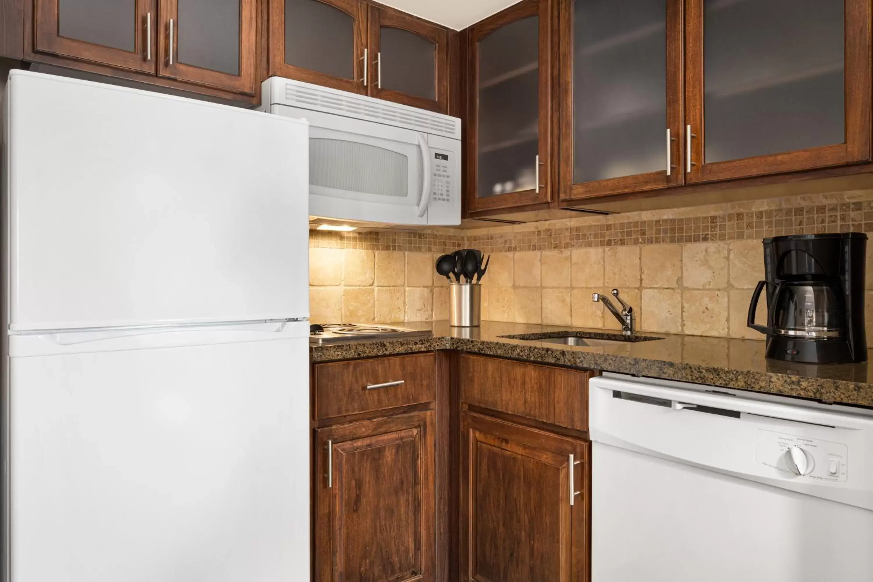 Kitchen or kitchenette, Kitchen/Kitchenette in Staybridge Suites Oklahoma City-Quail Springs, an IHG Hotel