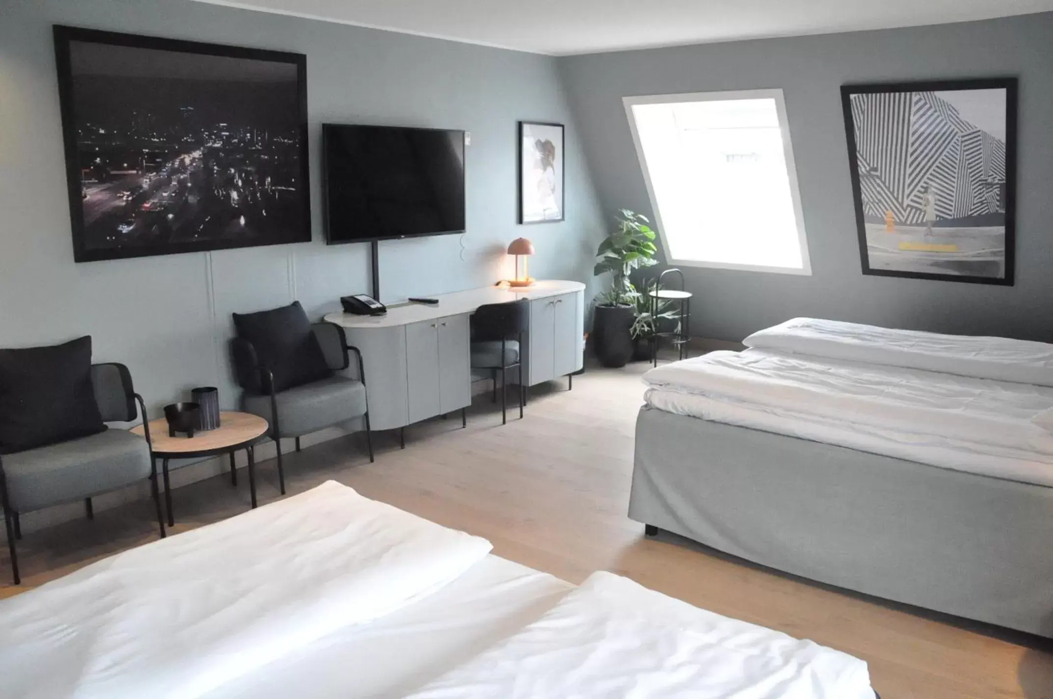 Photo of the whole room, Bed in Scandic Royal Stavanger