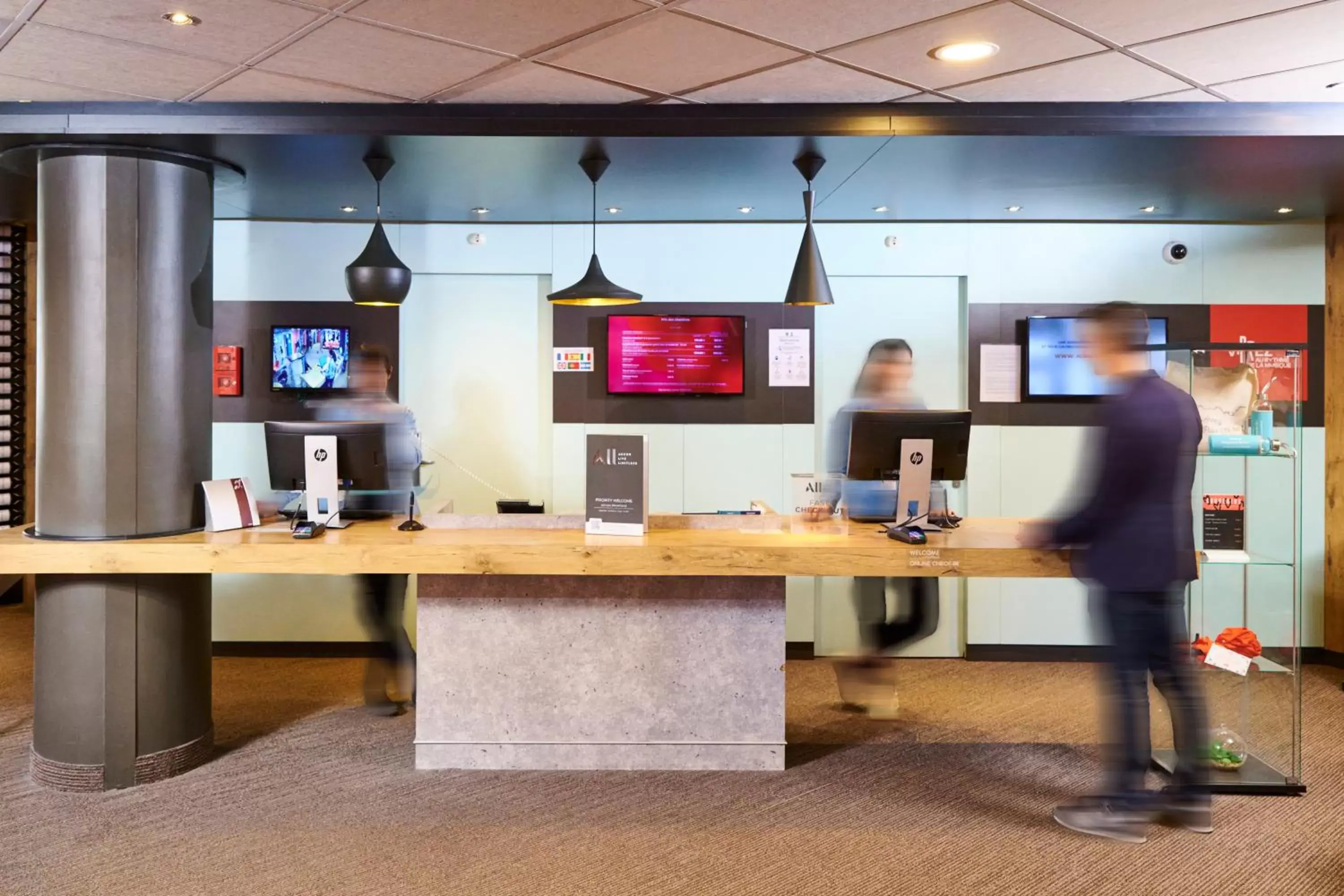 Lobby or reception in ibis Annecy Centre Vieille Ville