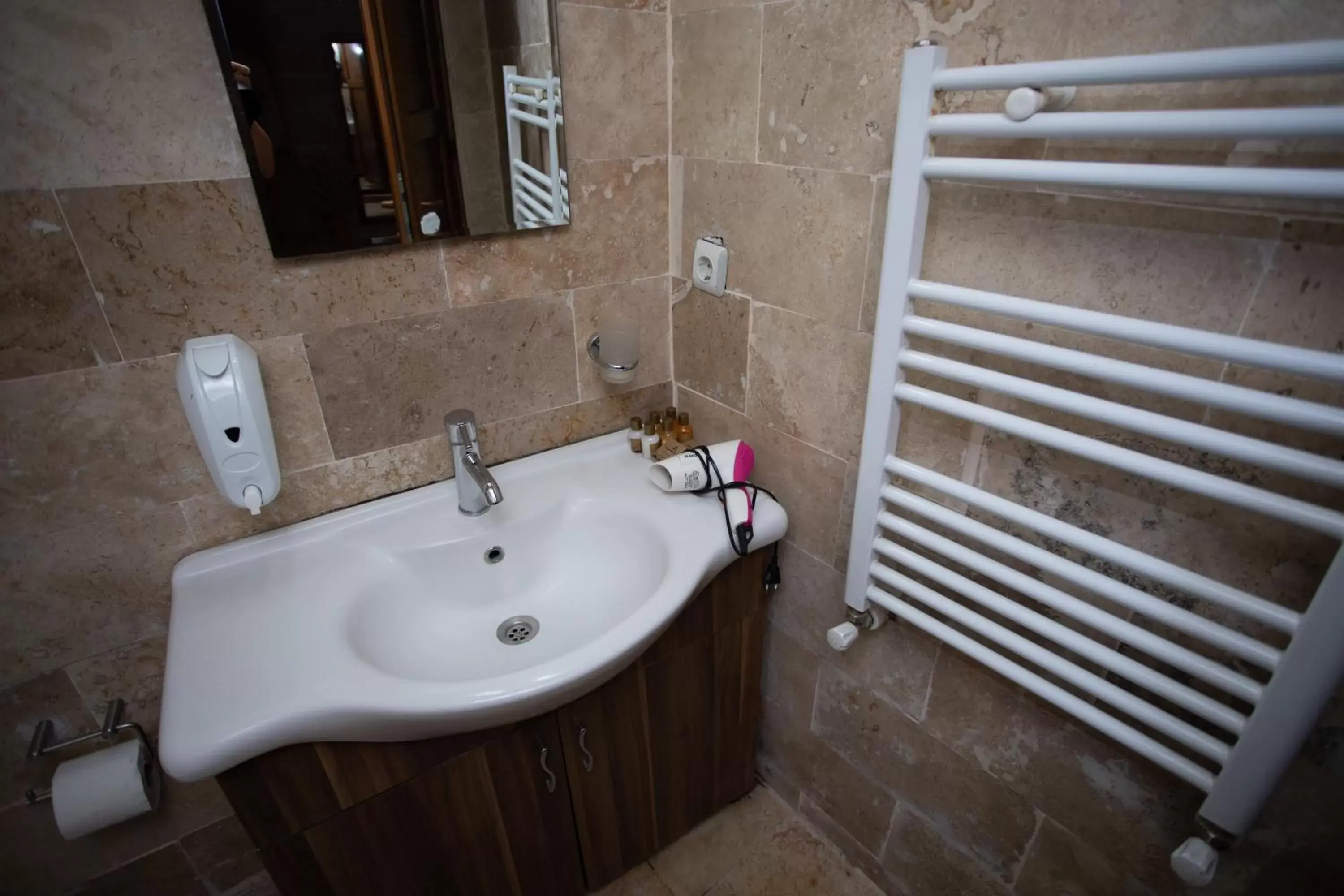 Shower, Bathroom in Guven Cave Hotel