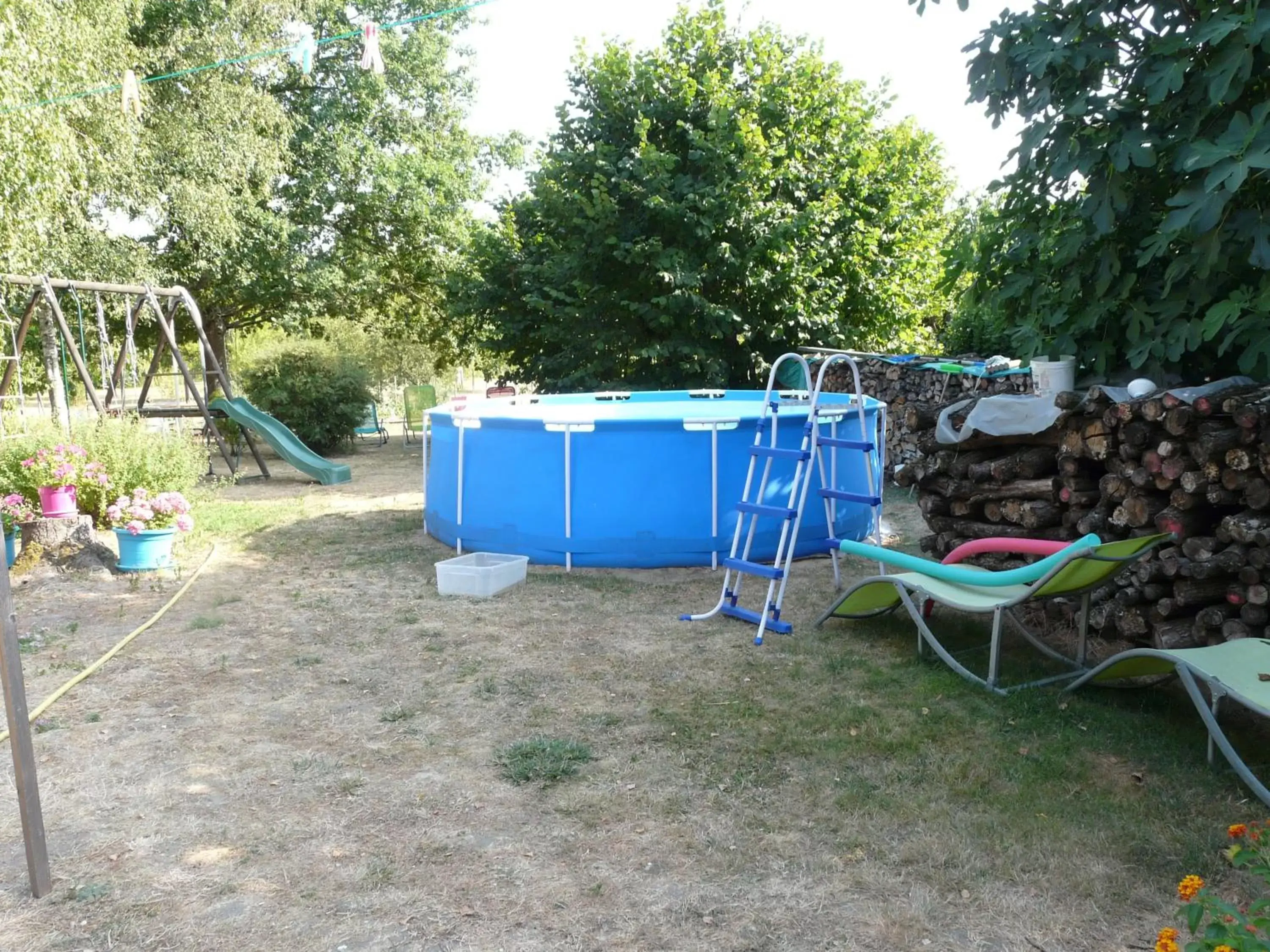 Swimming pool, Children's Play Area in LES HIRONDELLES