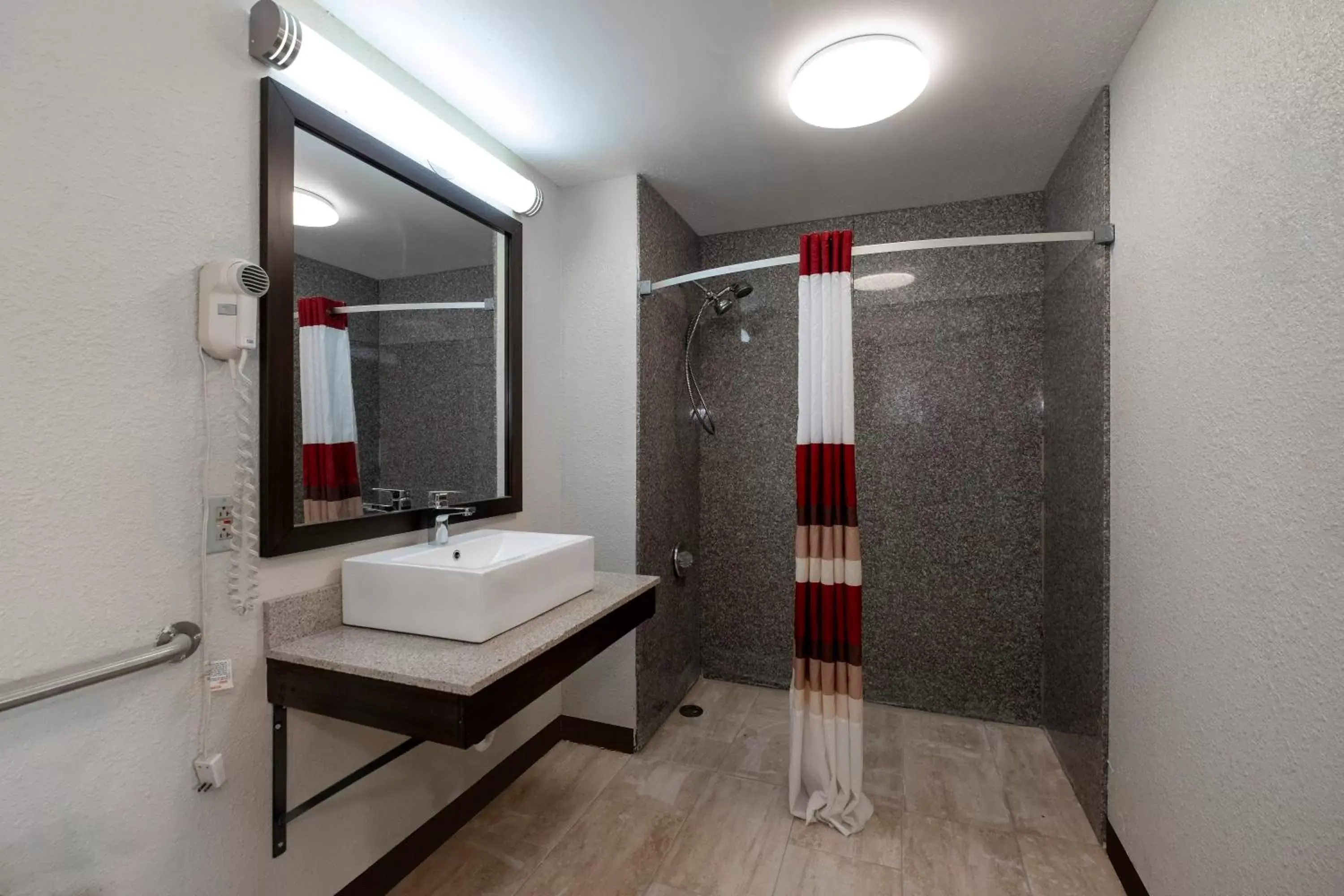 Bathroom in Red Roof Inn Kenly - I-95 Bathroom in Red Roof Inn Kenly - I-95