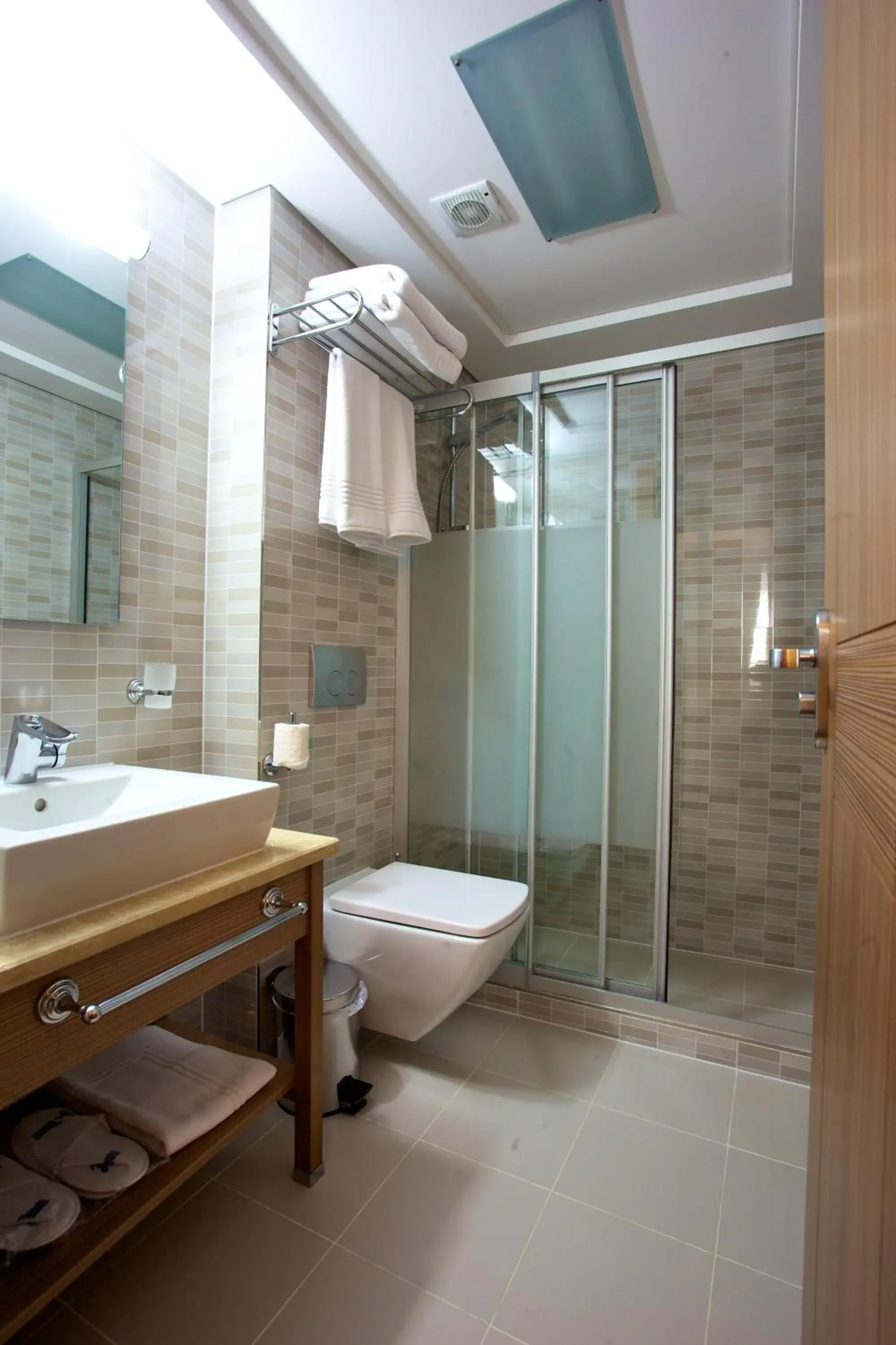 Shower, Bathroom in Hotel Istanbul Trend