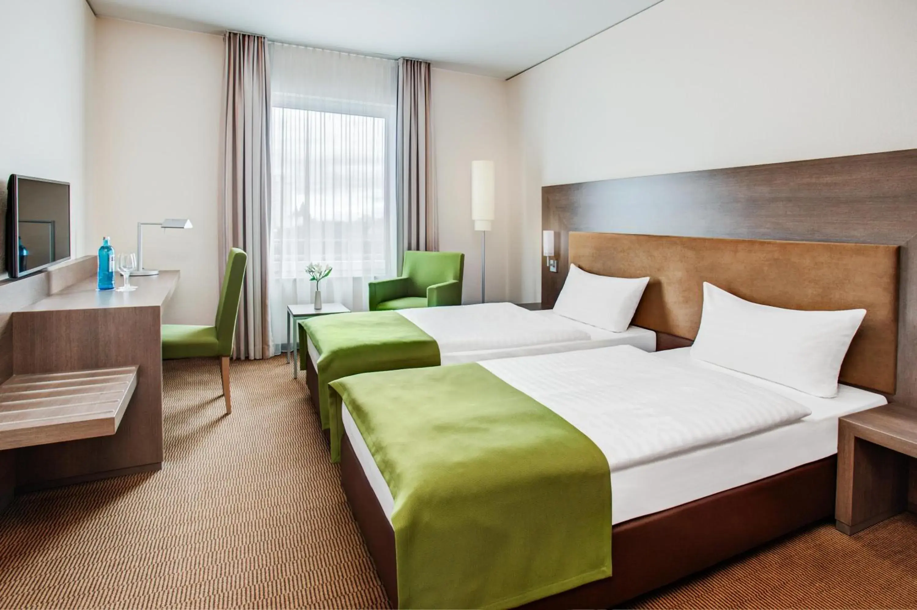 Photo of the whole room, Room Photo in IntercityHotel Mainz