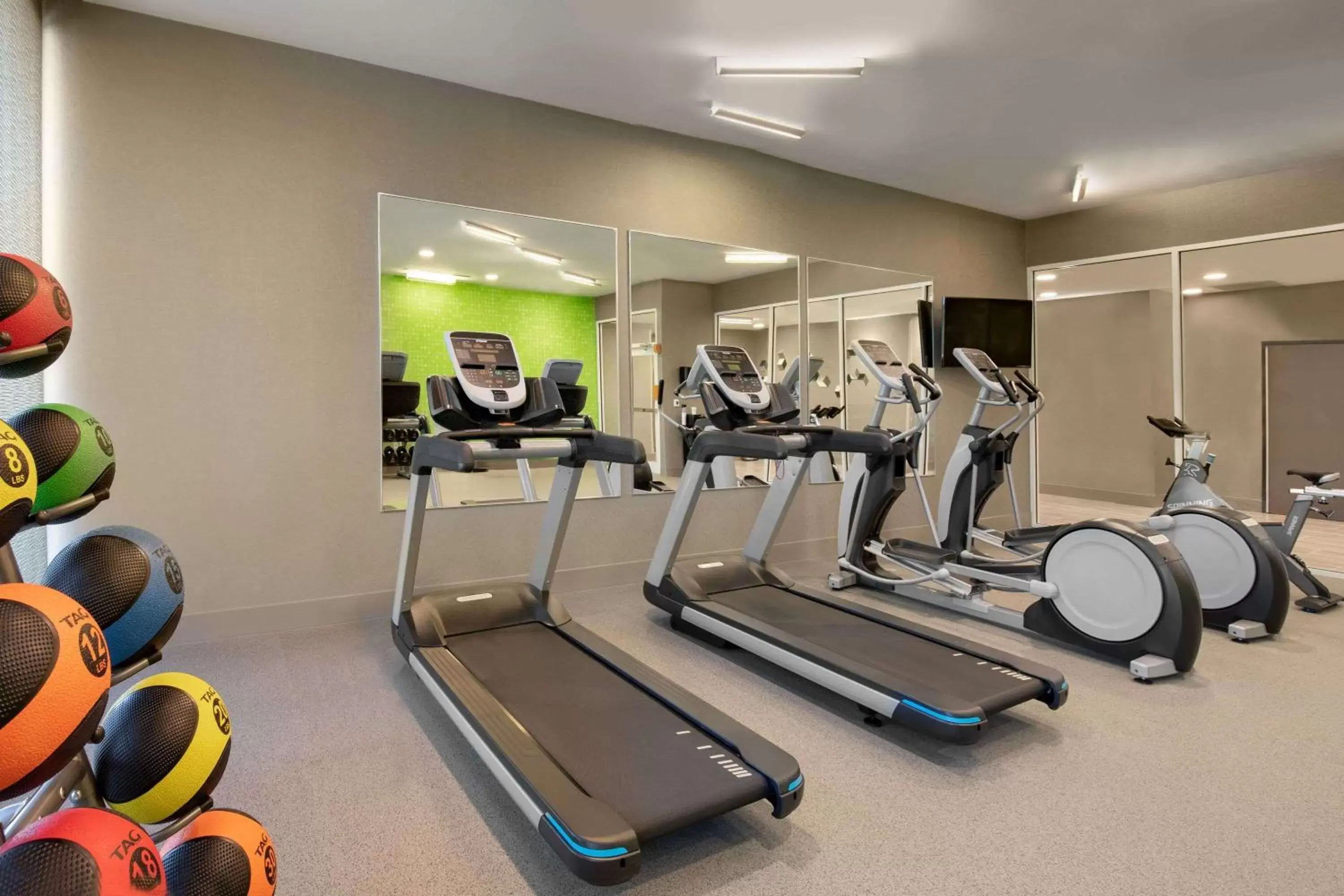 Fitness centre/facilities, Fitness Center/Facilities in La Quinta Inn & Suites by Wyndham Braselton