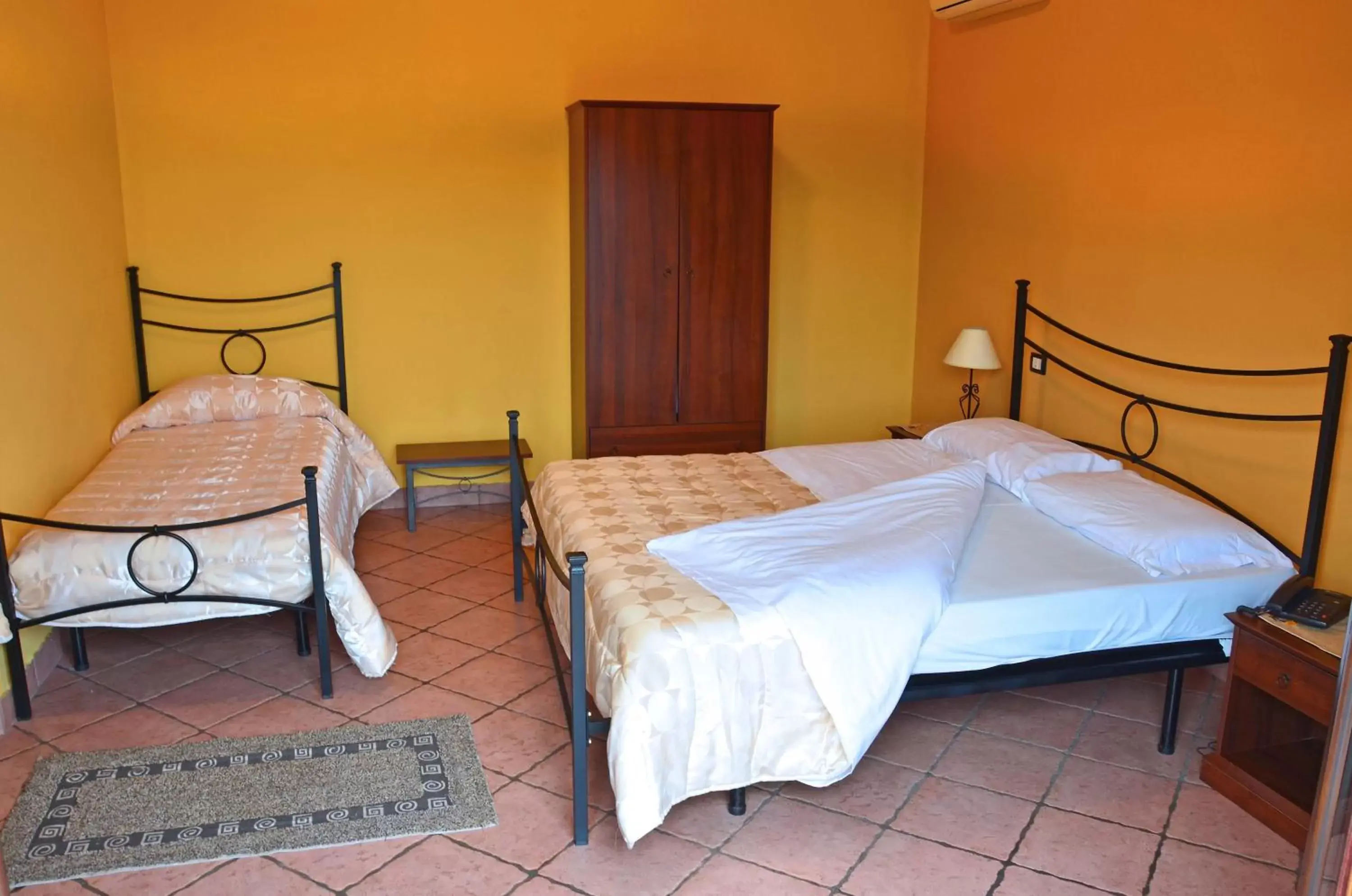Photo of the whole room, Bed in B&B La Porta Dell'Etna - Nicolosi