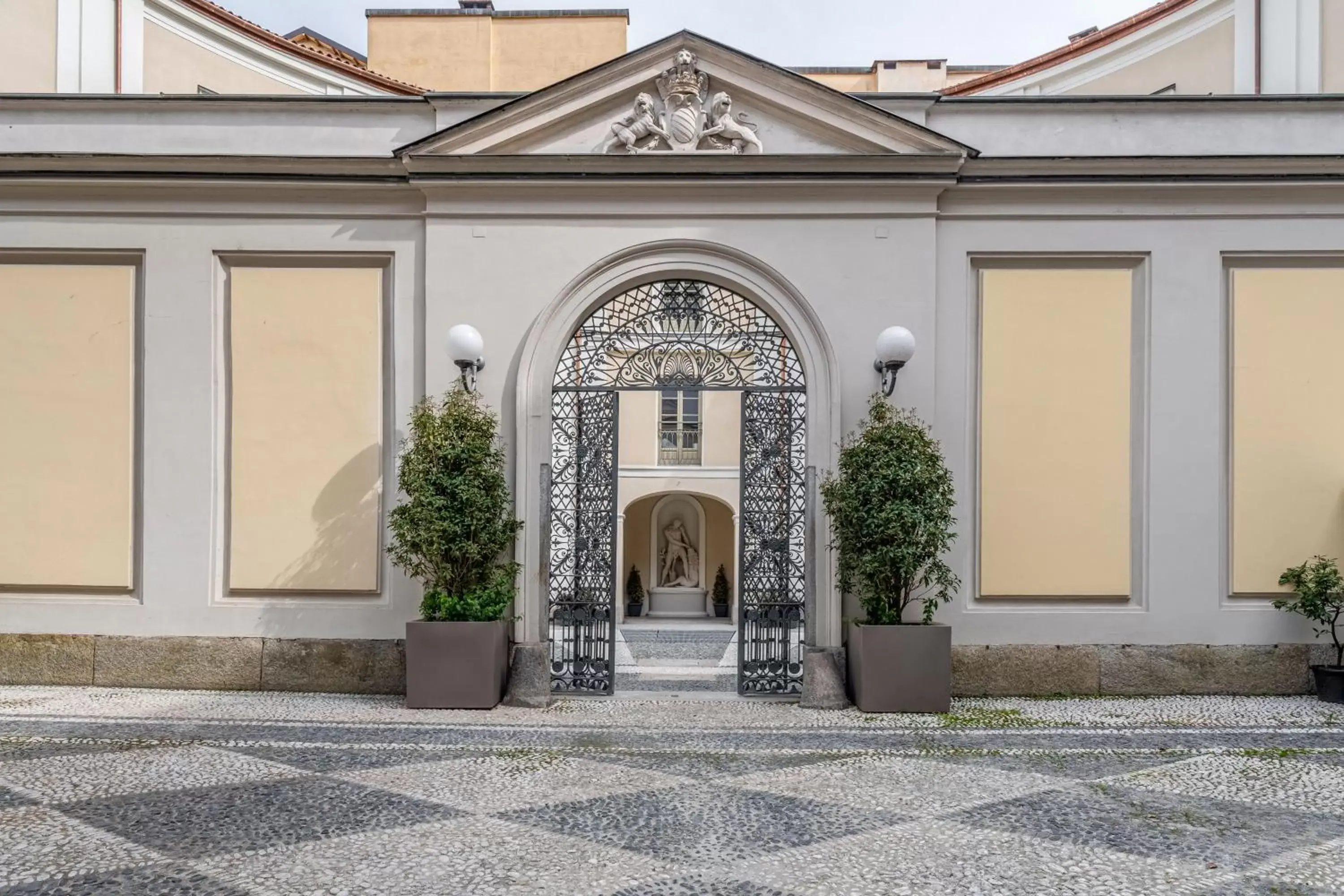 Facade/entrance in Oriana Homèl Torino