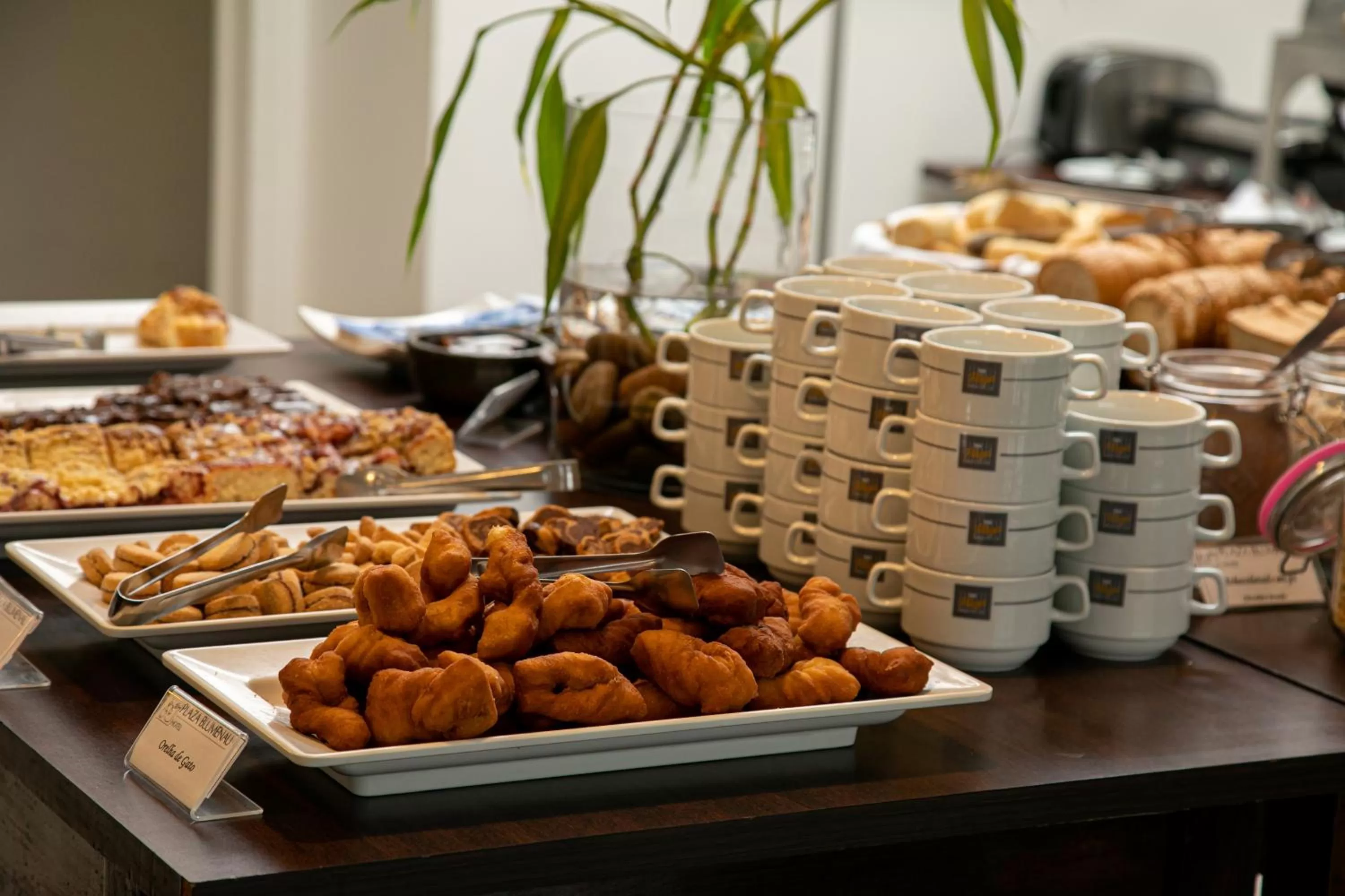 Breakfast in Plaza Blumenau Hotel