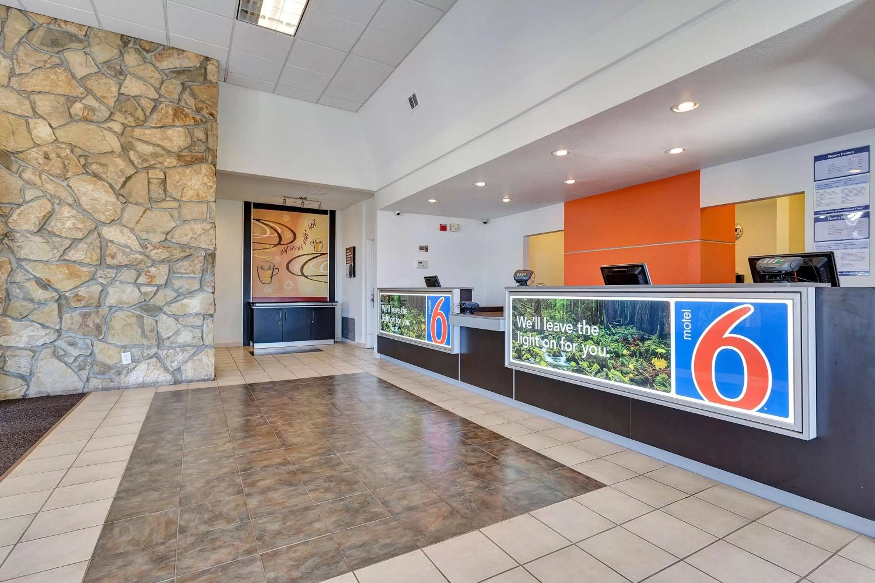 Lobby or reception in Motel 6-Belmont, CA - San Francisco - Redwood City