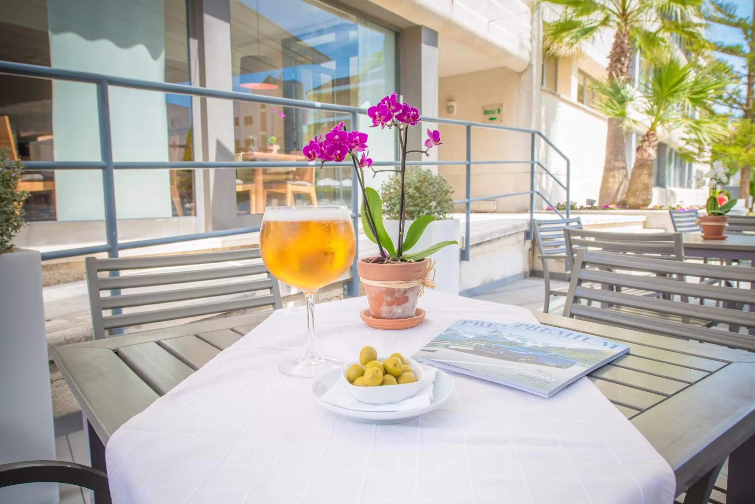 Lounge or bar in Atenea Park Suites & Apartments