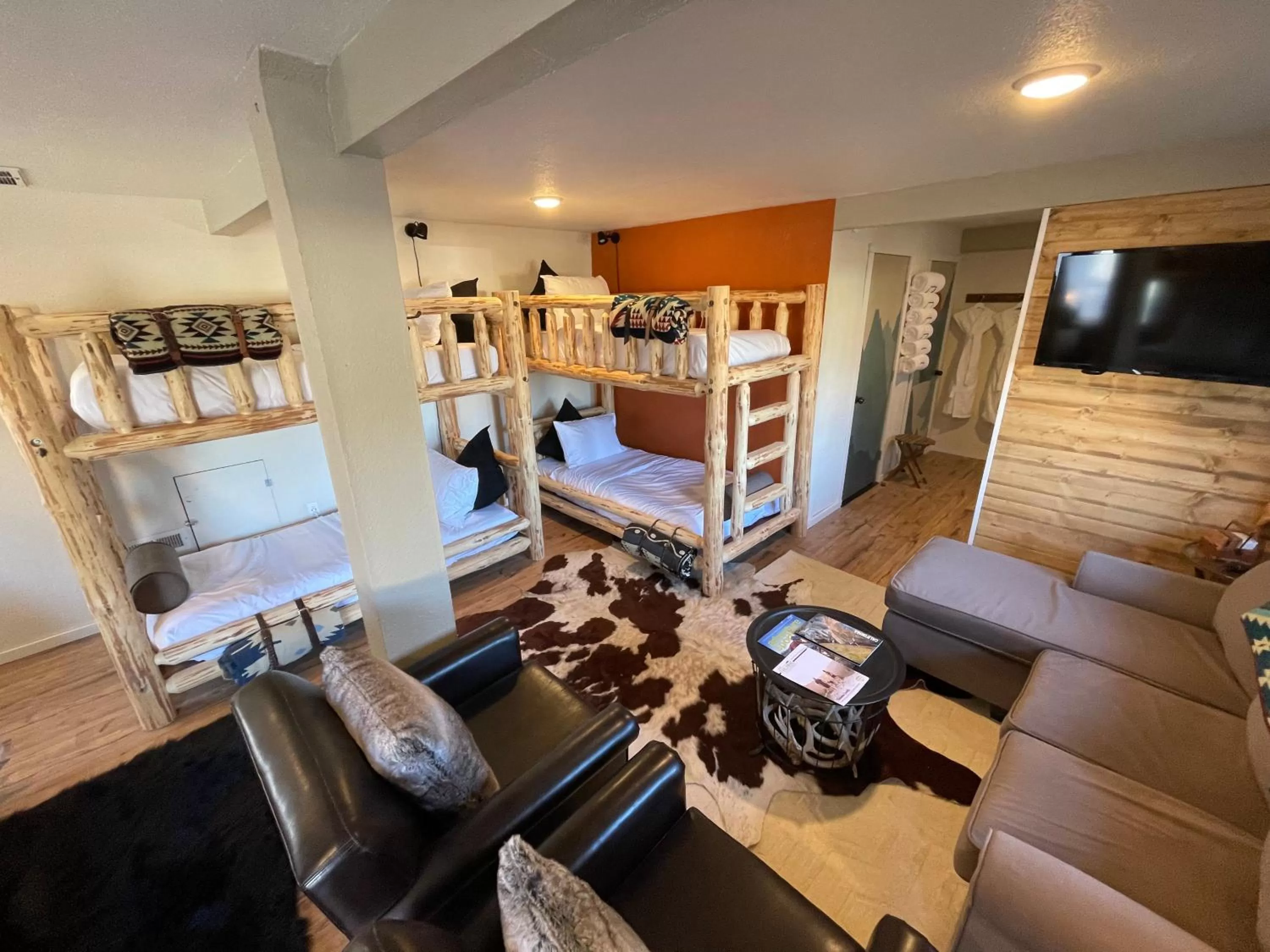 Living room, Bed in Yosemite Basecamp