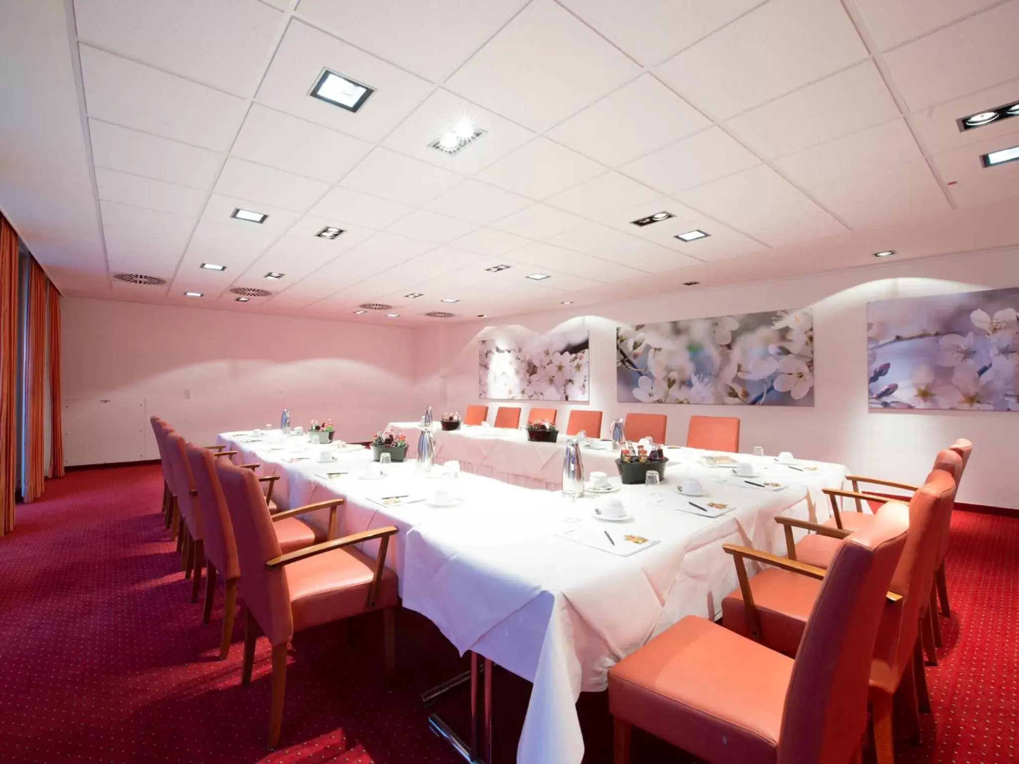 Meeting/conference room, Restaurant/Places to Eat in Aquis Grana City Hotel