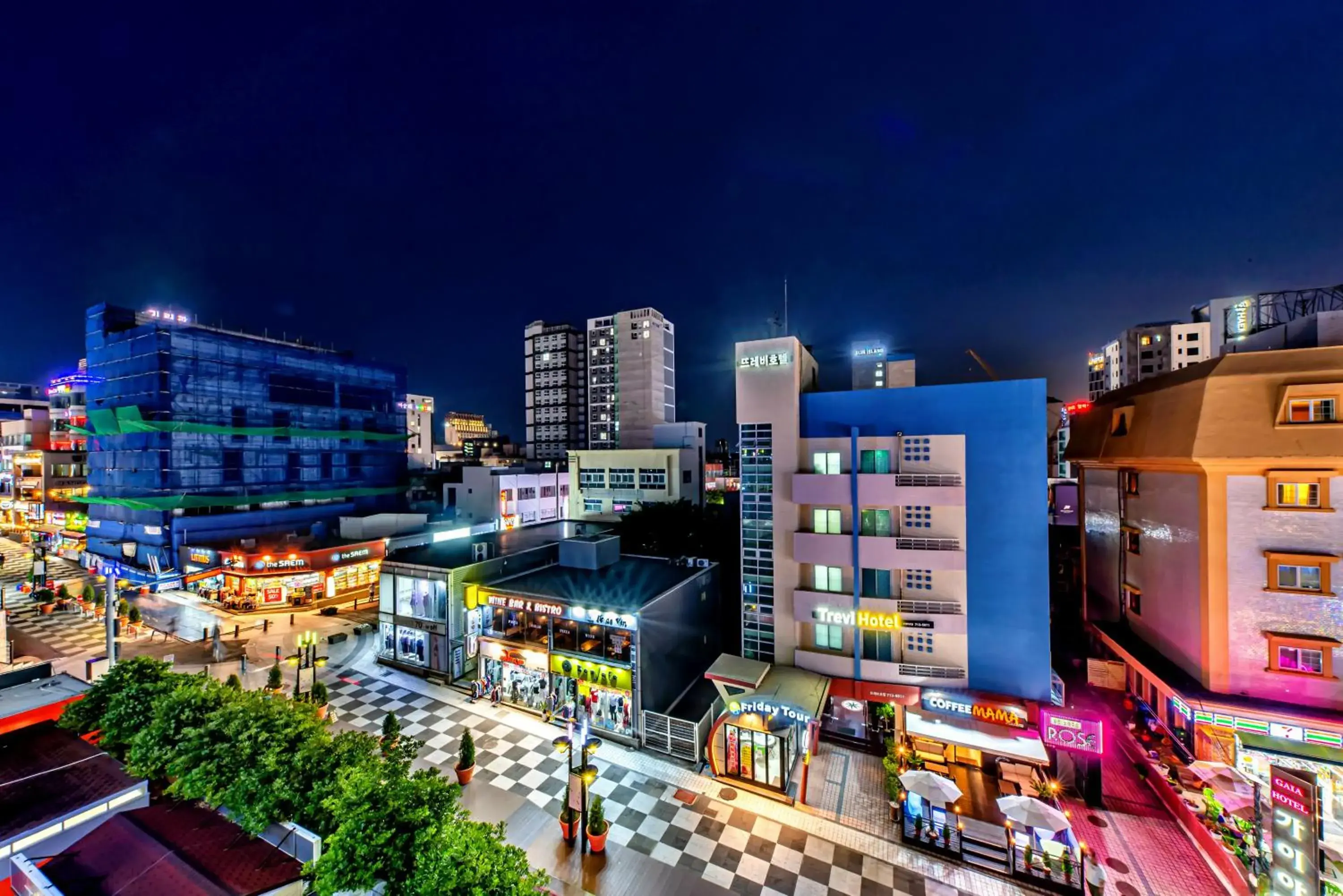 Property building in Trevi Hotel Property building in Trevi Hotel