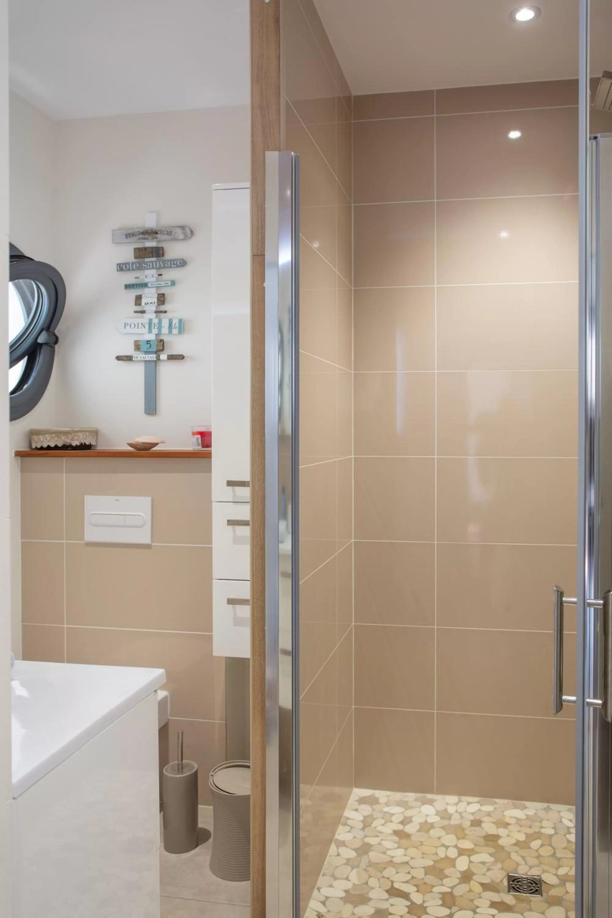 Bathroom in Dune et Coquelicot