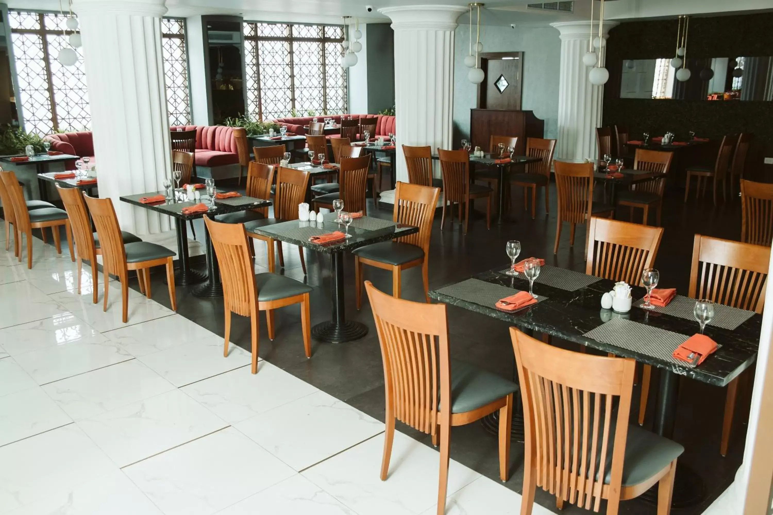 Restaurant/Places to Eat in Pyramisa Suites Hotel Cairo