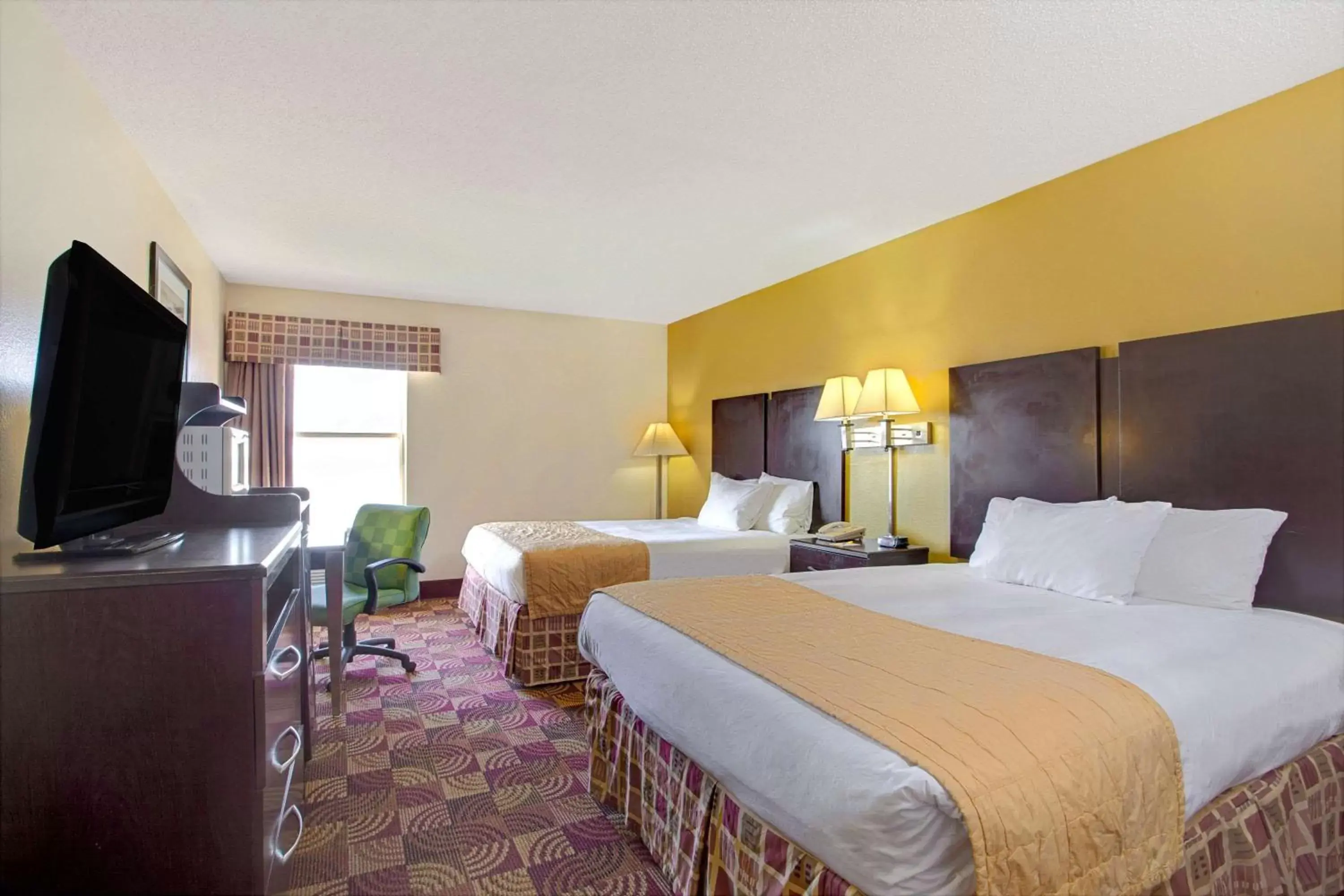 Photo of the whole room, Bed in Days Inn & Suites by Wyndham Ridgeland