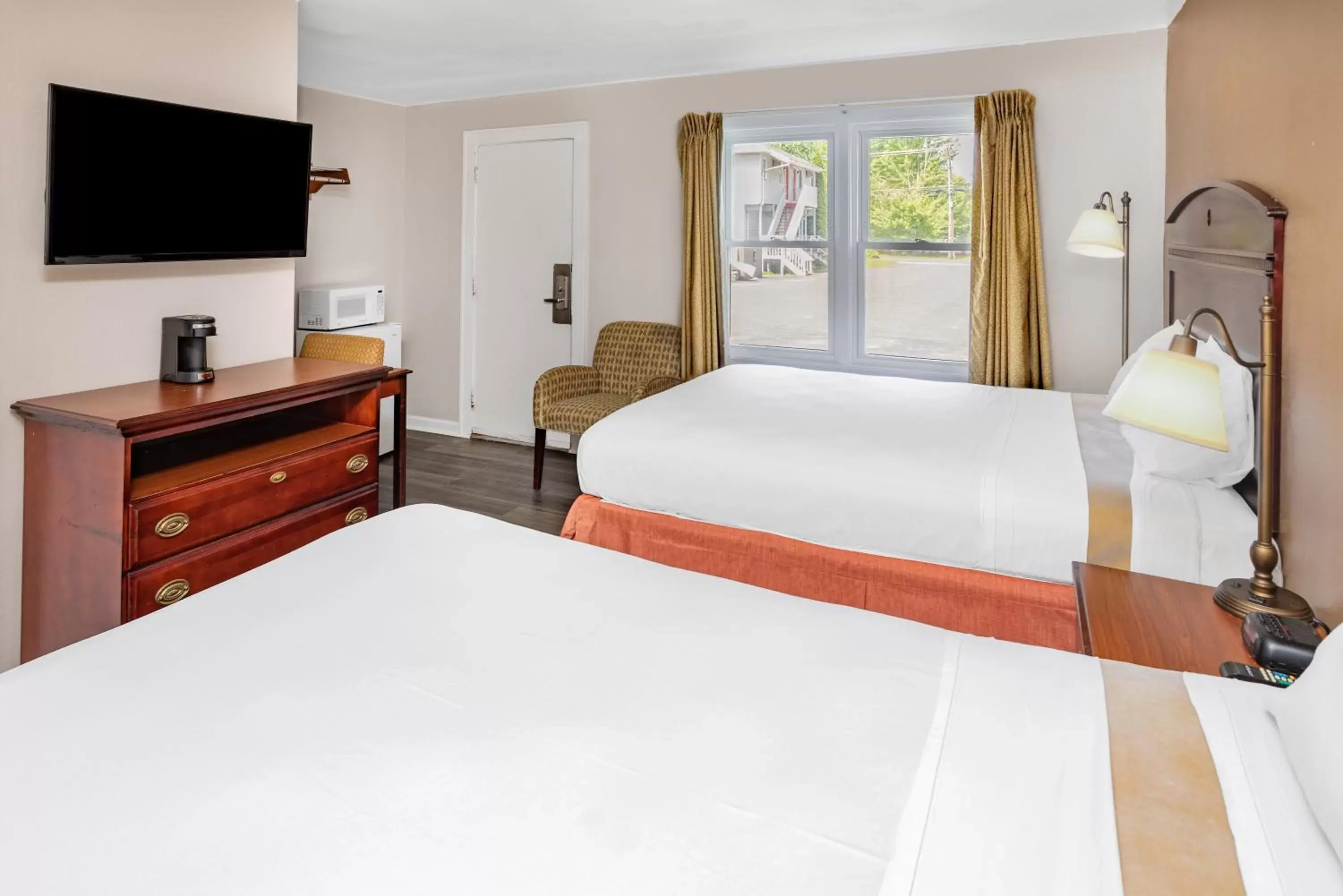 Bed in Travelodge by Wyndham Great Barrington Berkshires