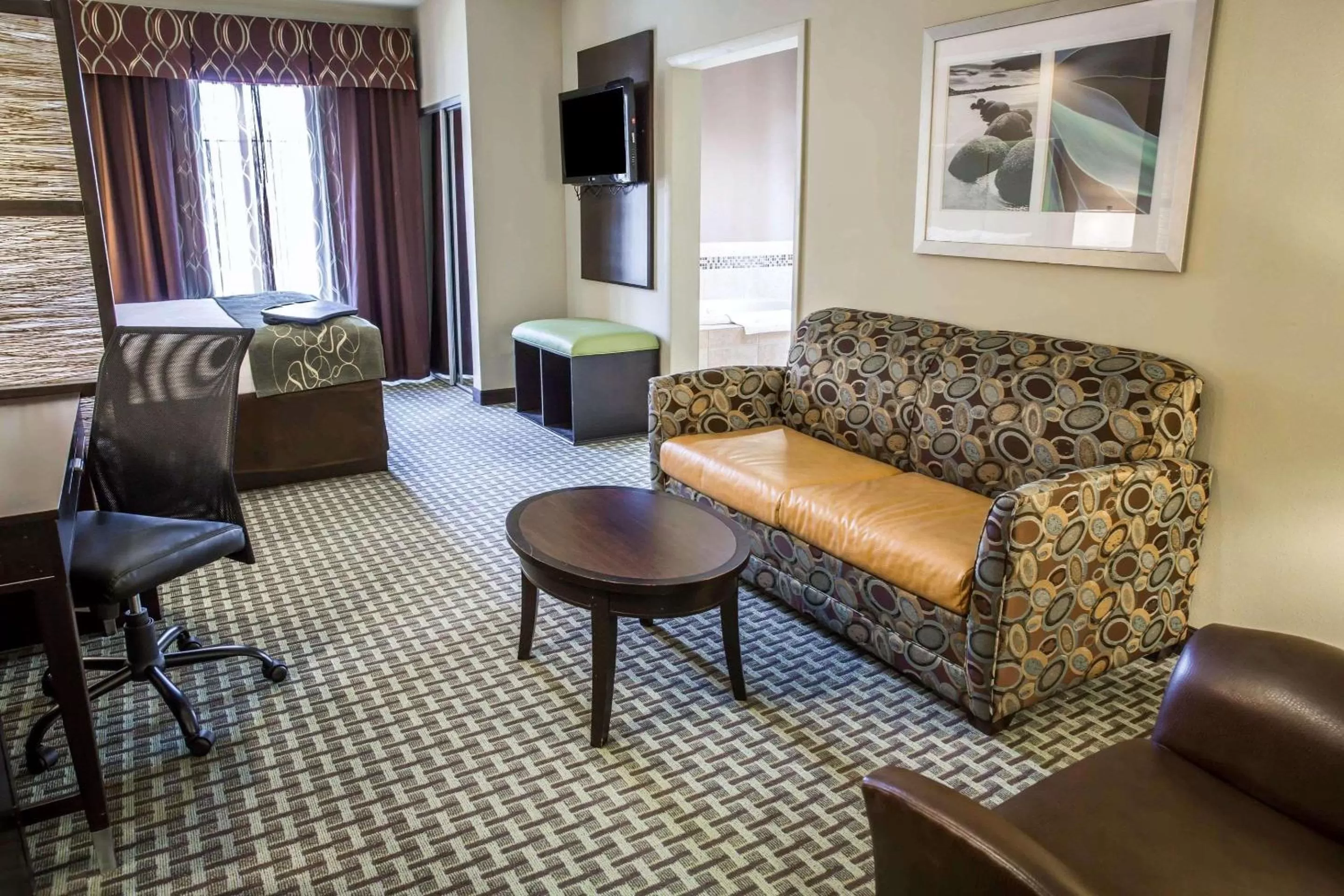 Photo of the whole room in Comfort Suites New Bern near Cherry Point