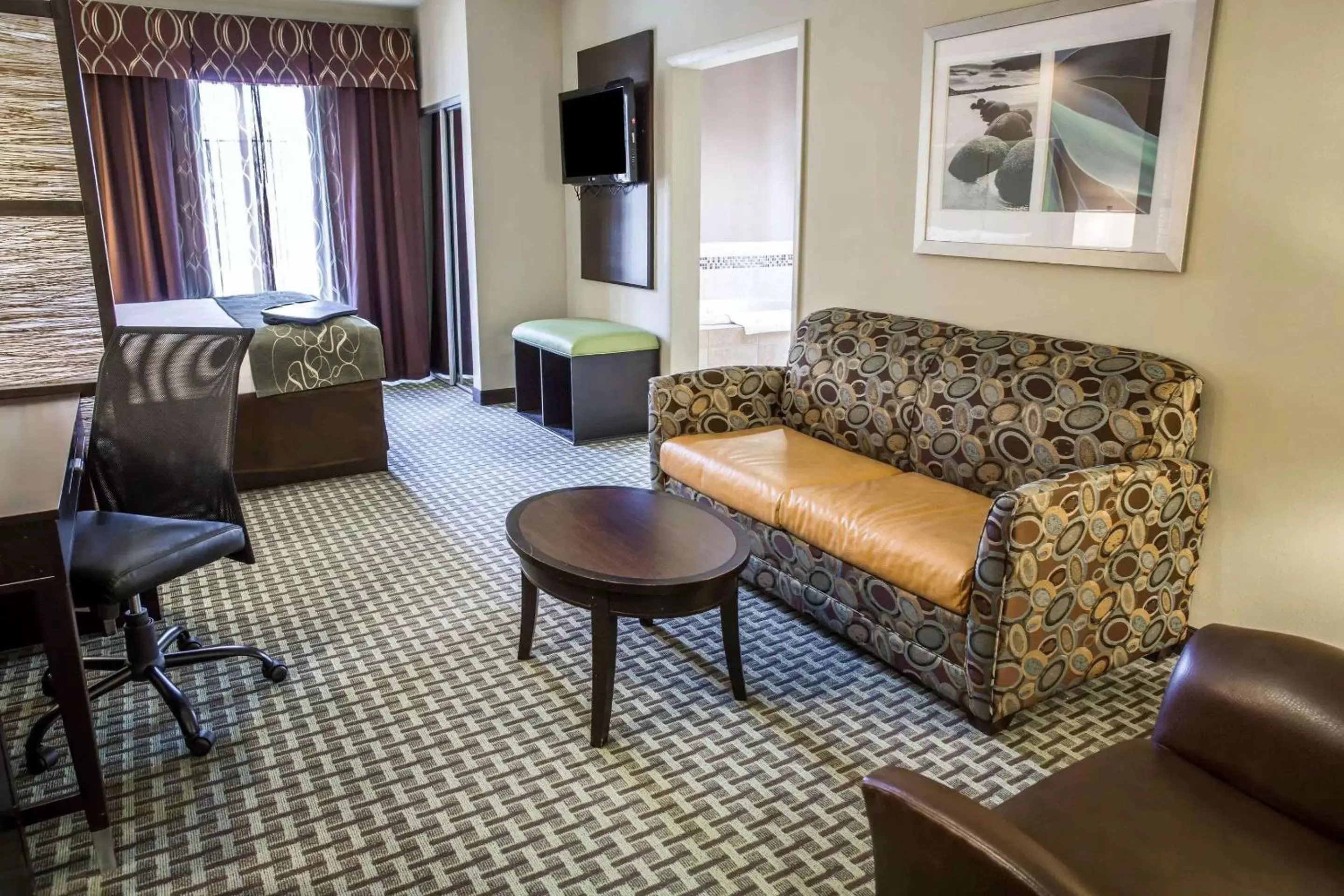 Photo of the whole room, Seating Area in Comfort Suites New Bern near Cherry Point