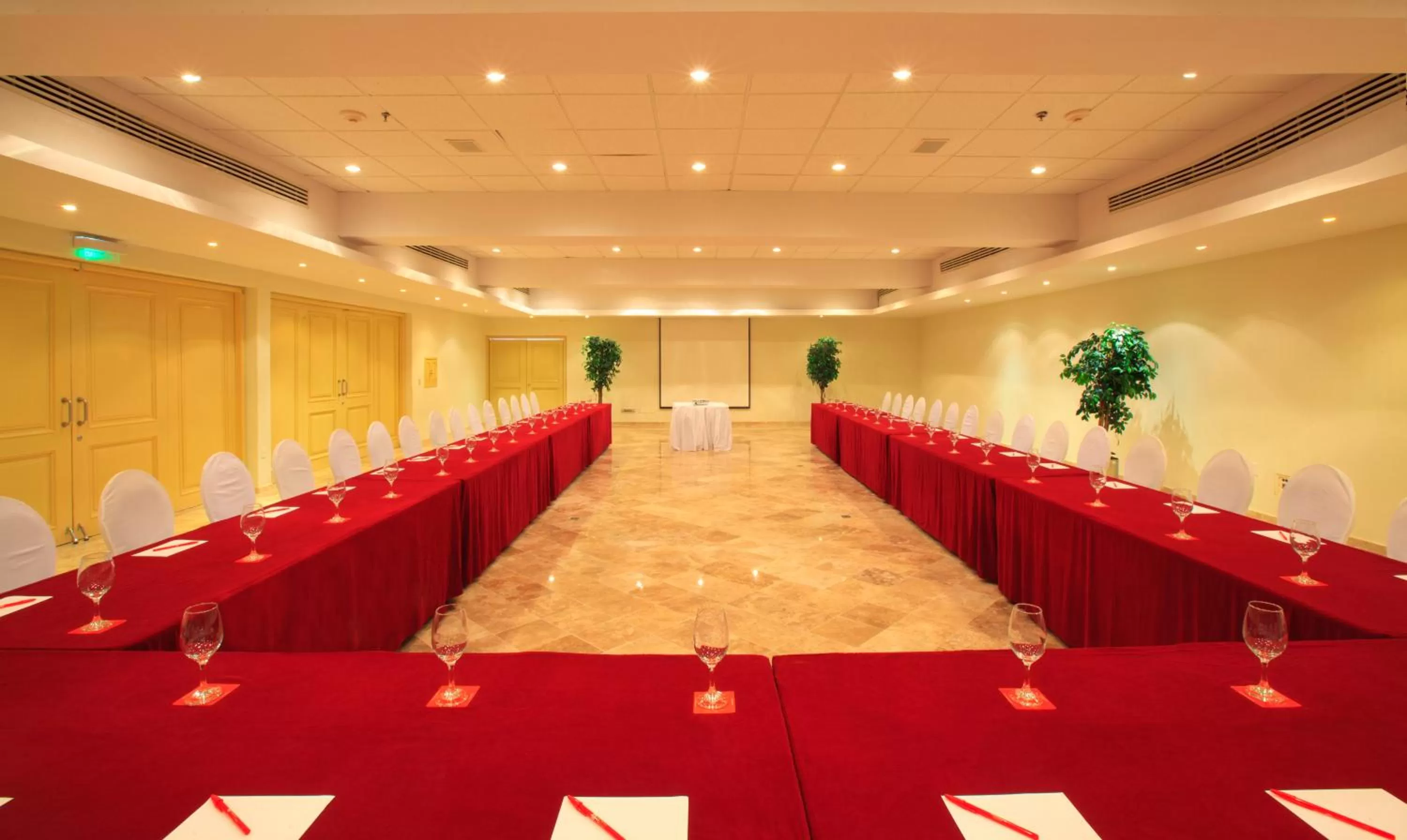 Business facilities in Krystal Cancun