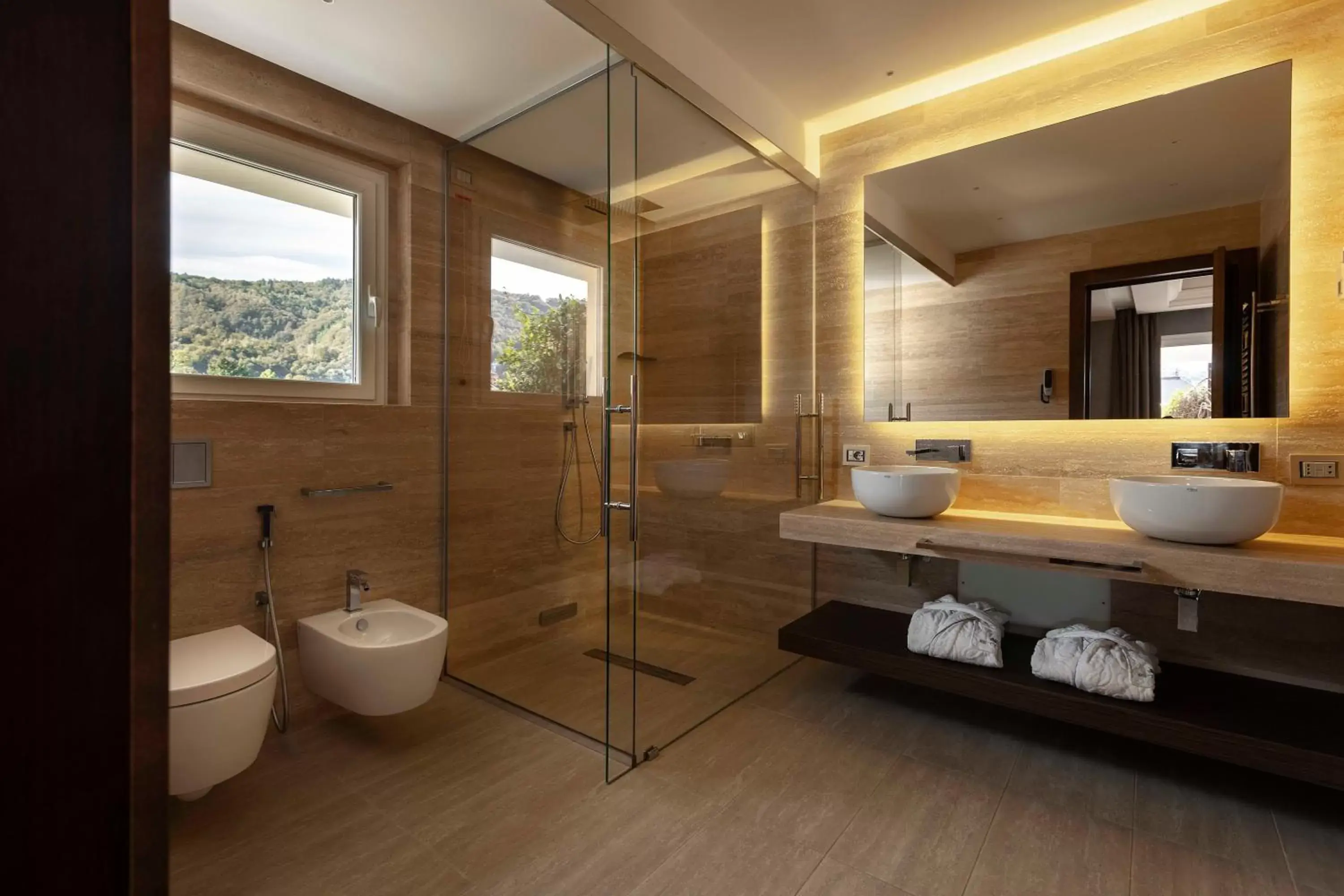 Shower, Bathroom in Hotel La Palma