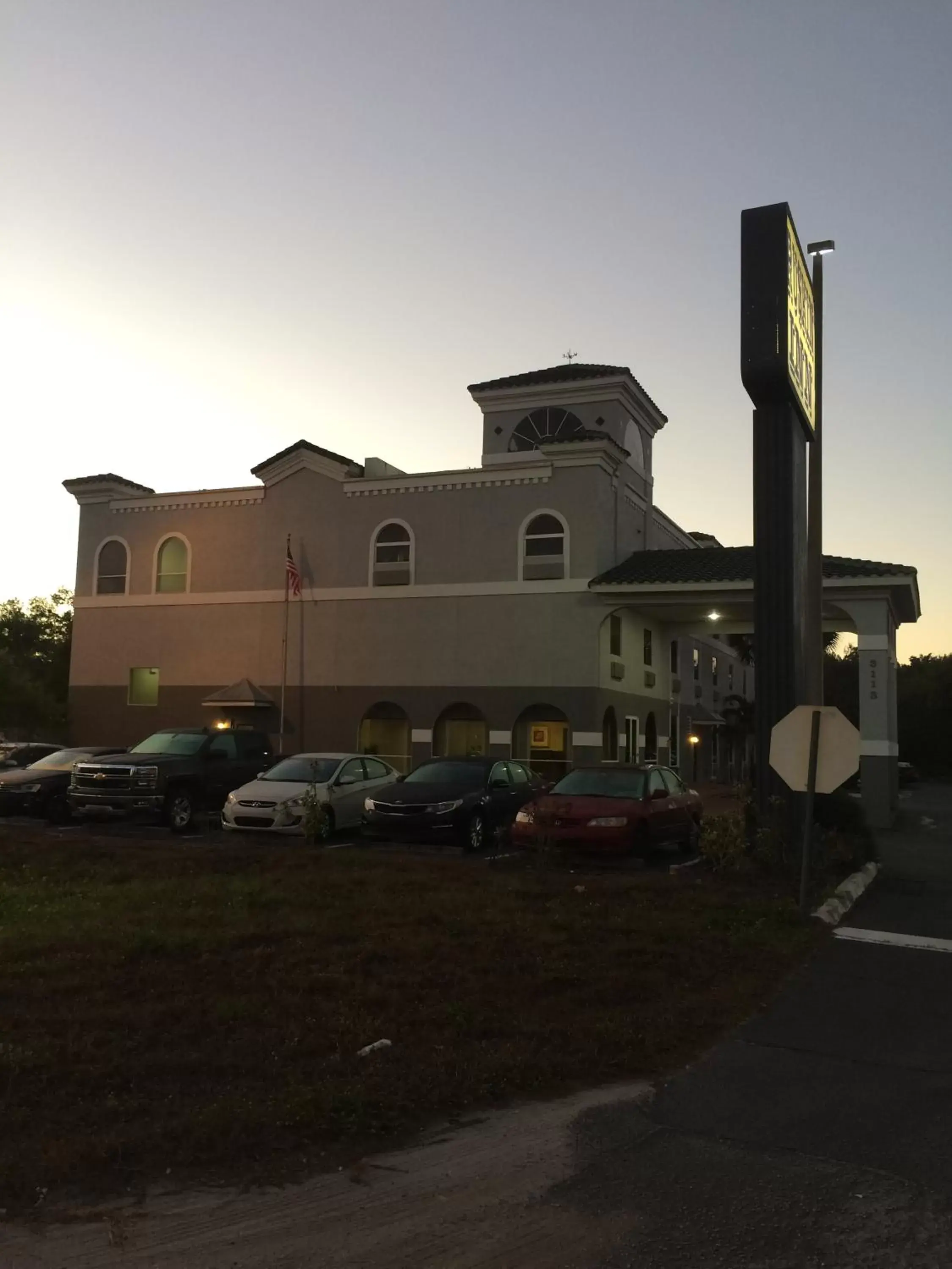 Street view, Property Building in Ruskin Inn Tampa-Sun City Center