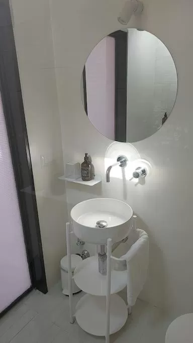 Bathroom in B&B Toledo Panoramic Rooftop with terrace