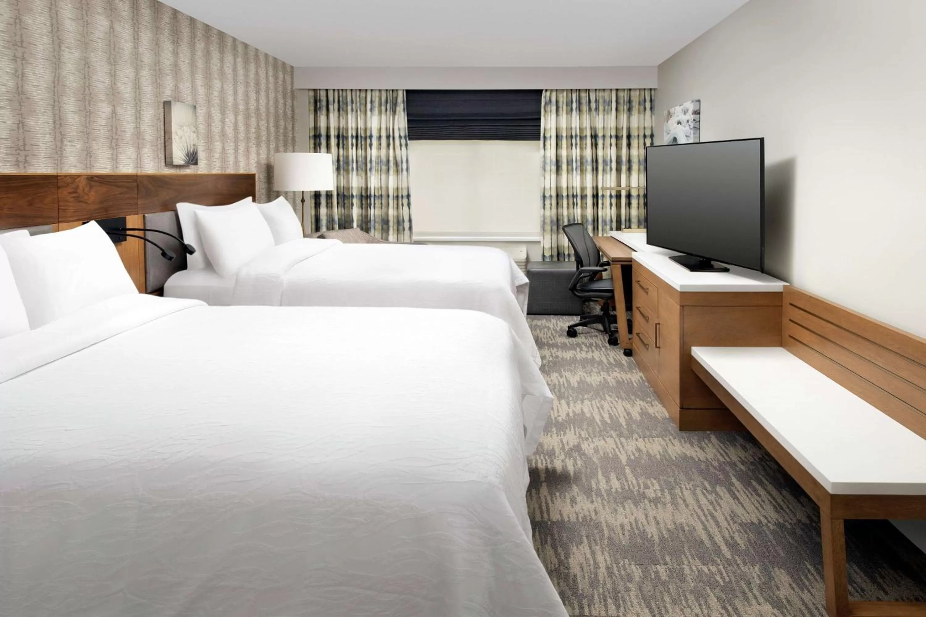 Bedroom, Bed in Hilton Garden Inn Westchester Dobbs Ferry