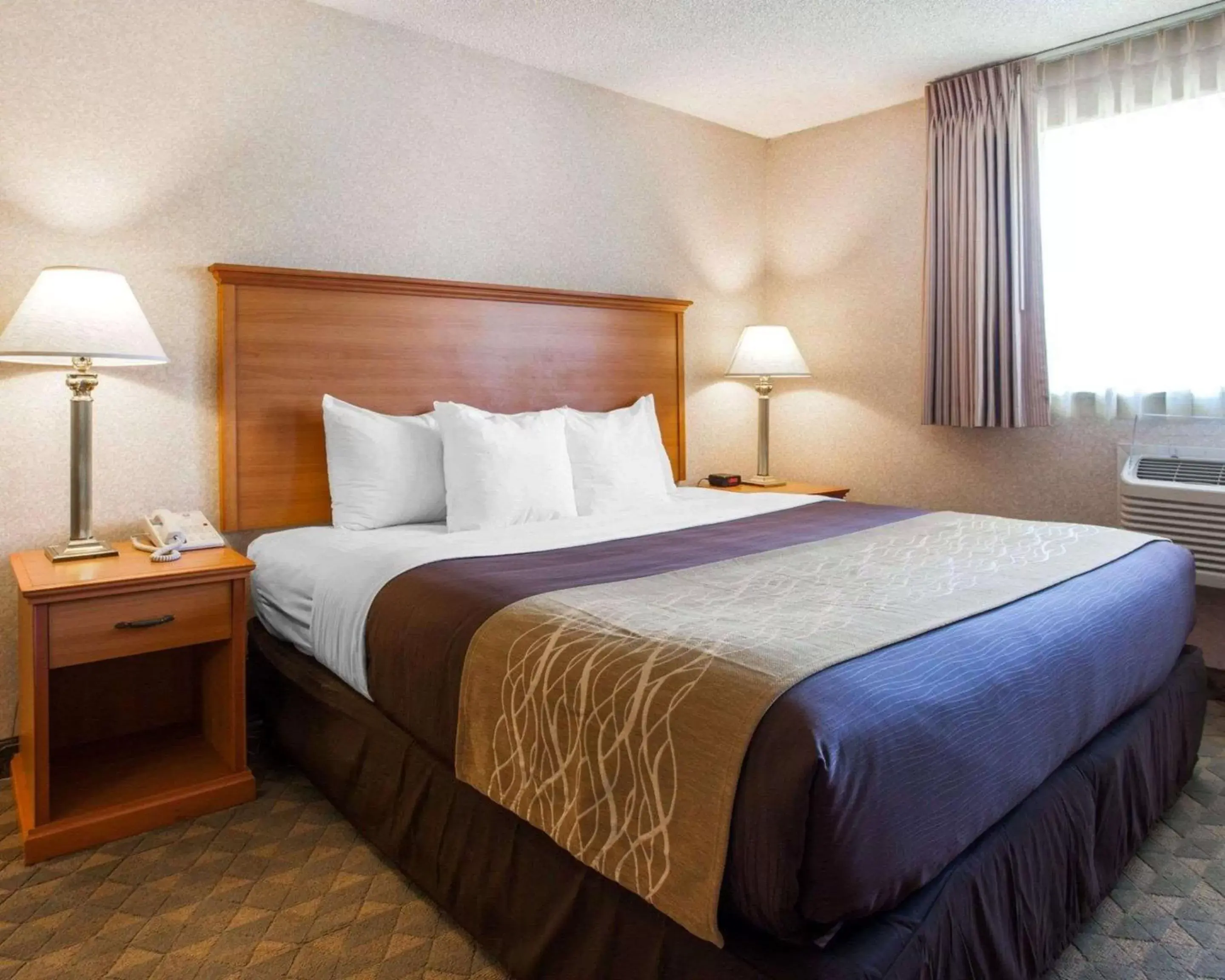 Photo of the whole room, Bed in Comfort Inn Kirkland