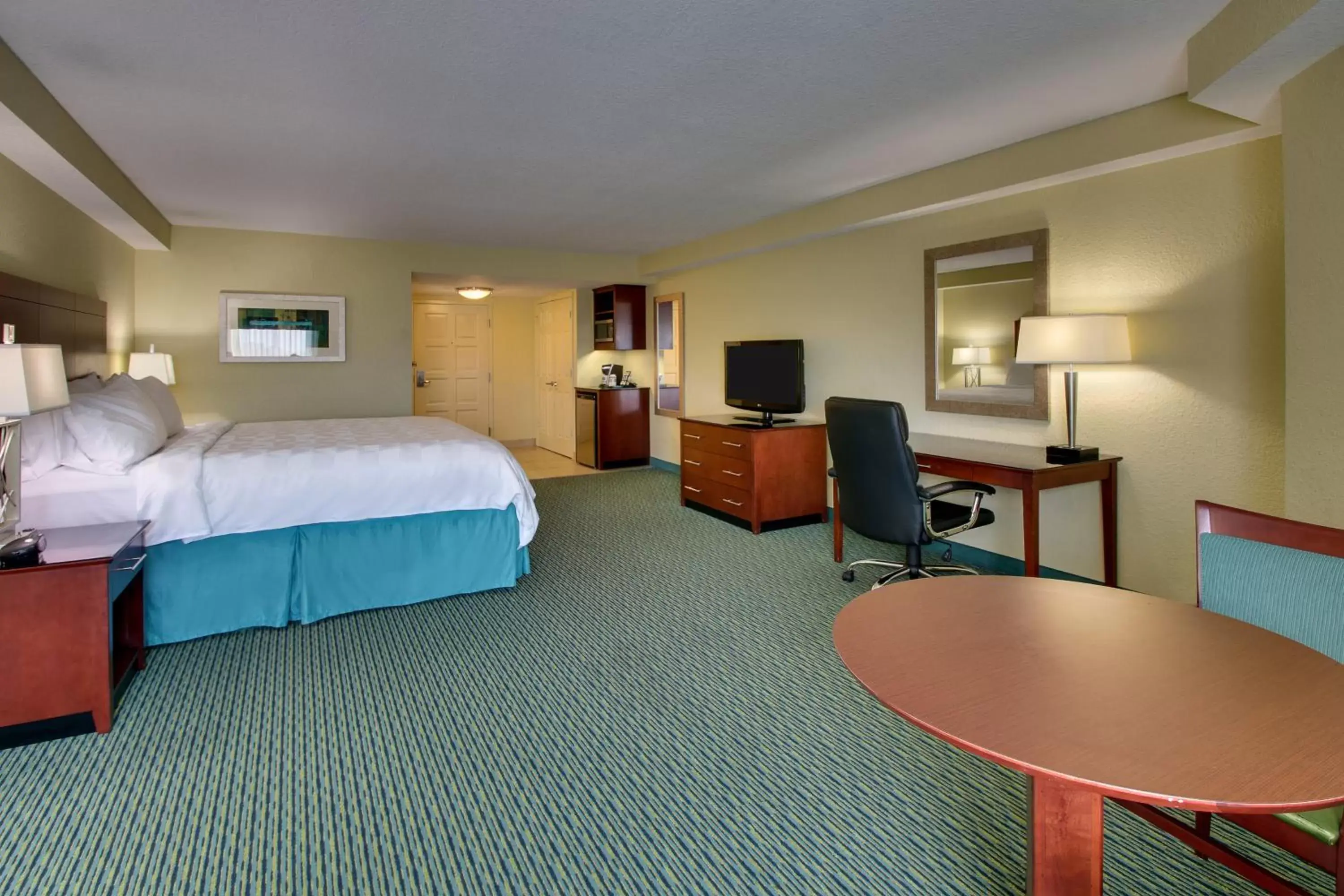 TV and multimedia in Holiday Inn Resort Orlando - Lake Buena Vista, an IHG Hotel