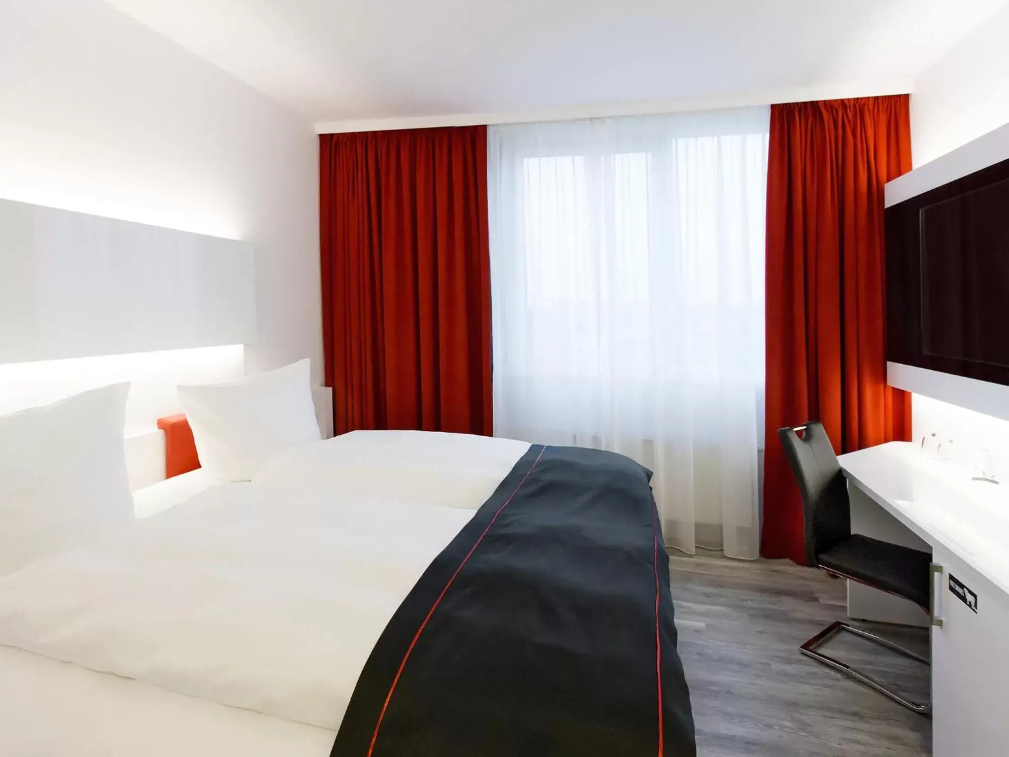 Photo of the whole room, Bed in DORMERO Hotel Hannover-Langenhagen Airport