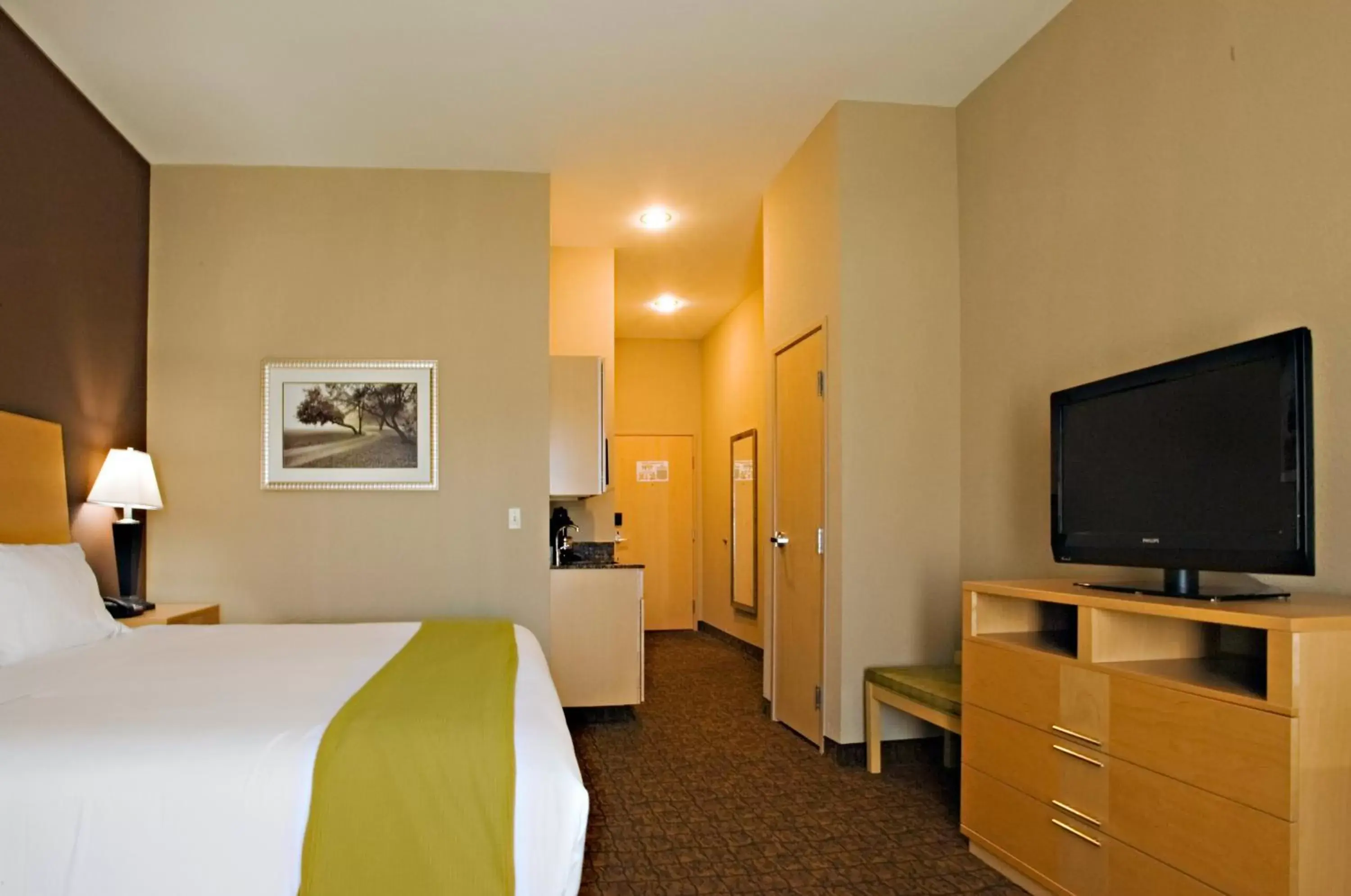 Photo of the whole room, TV/Entertainment Center in Holiday Inn Express Hotel and Suites Borger, an IHG Hotel