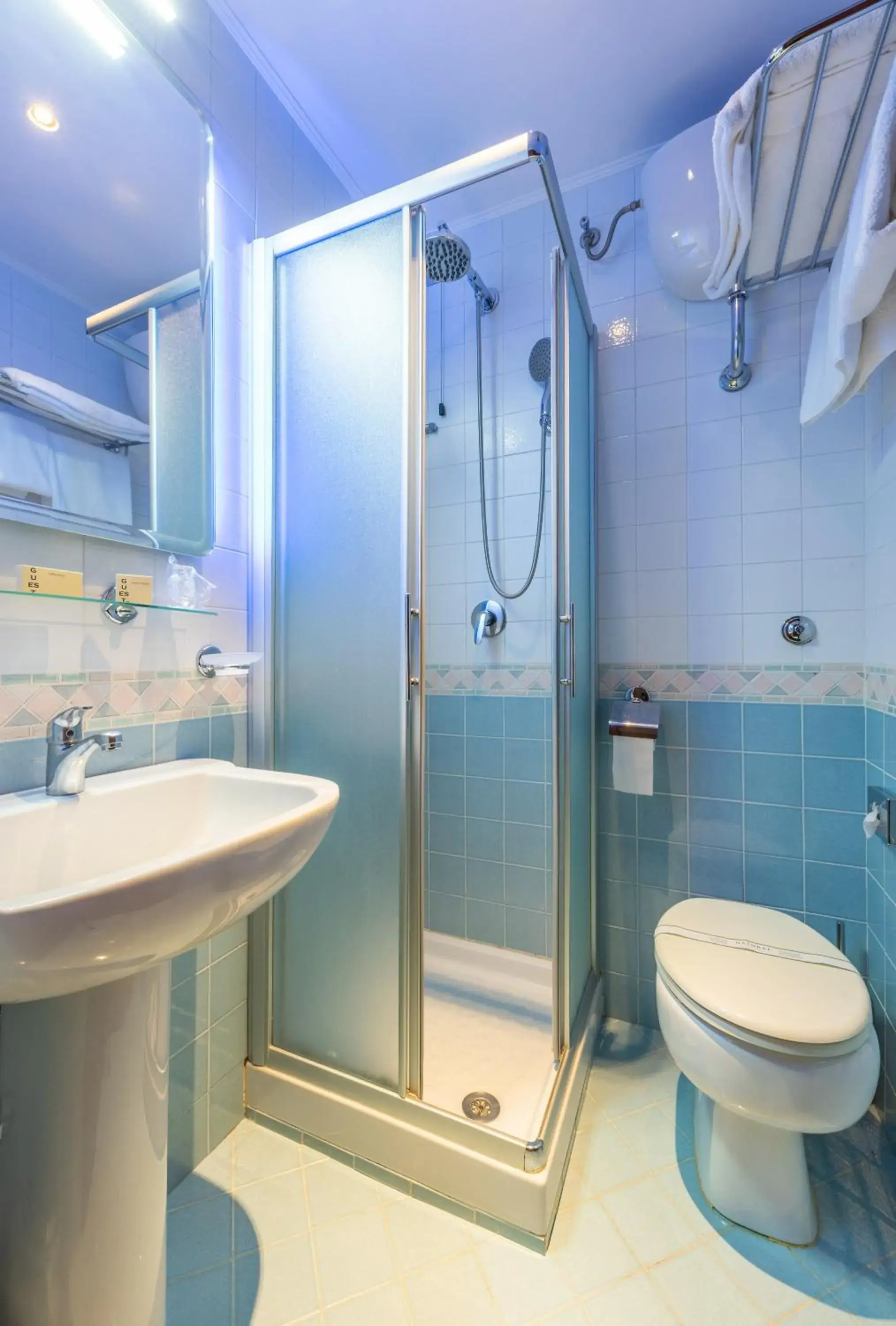 Bathroom in Hotel Royal