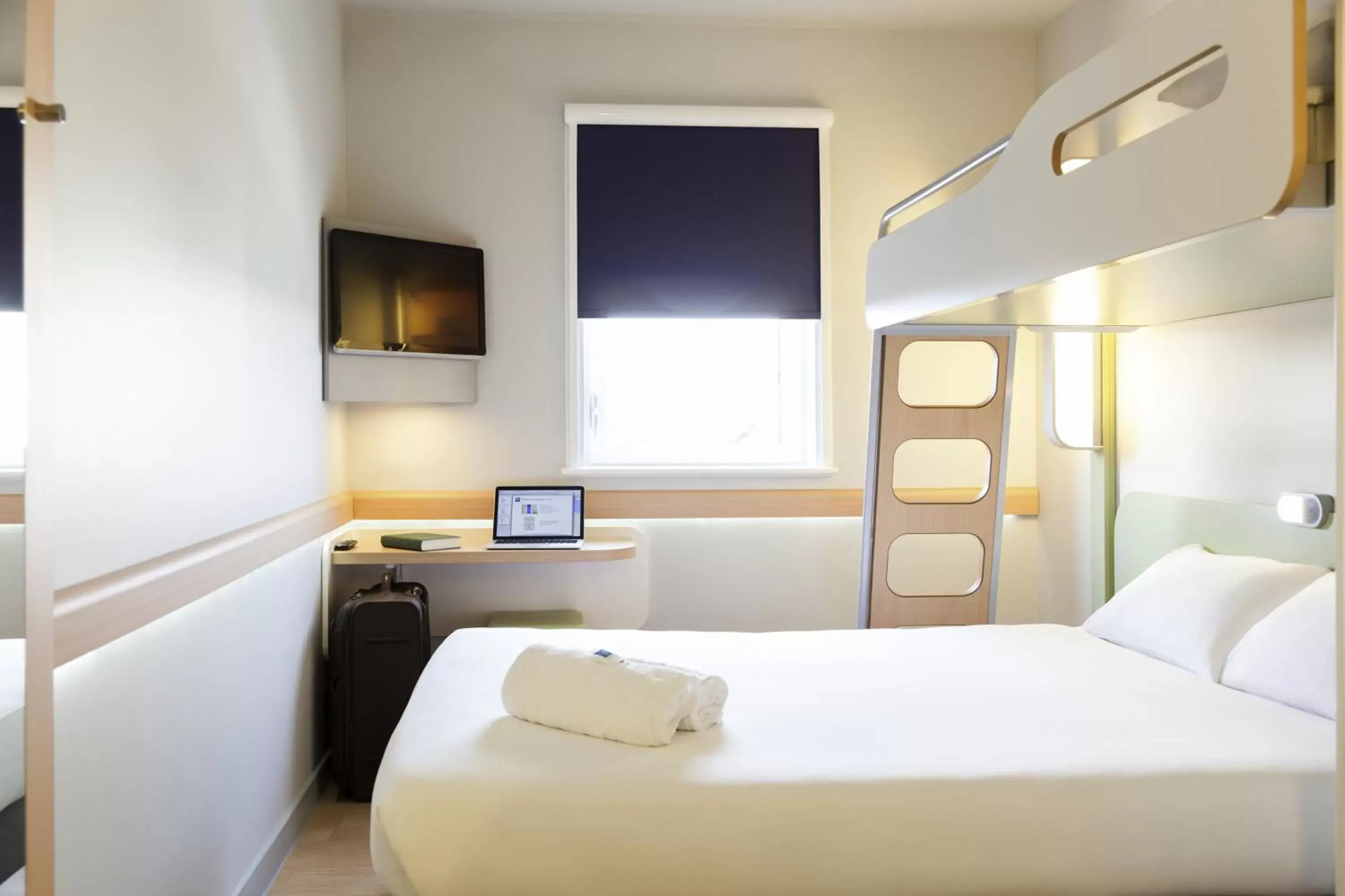 Bedroom, Bed in Hotel Ibis Budget Lyon Eurexpo -