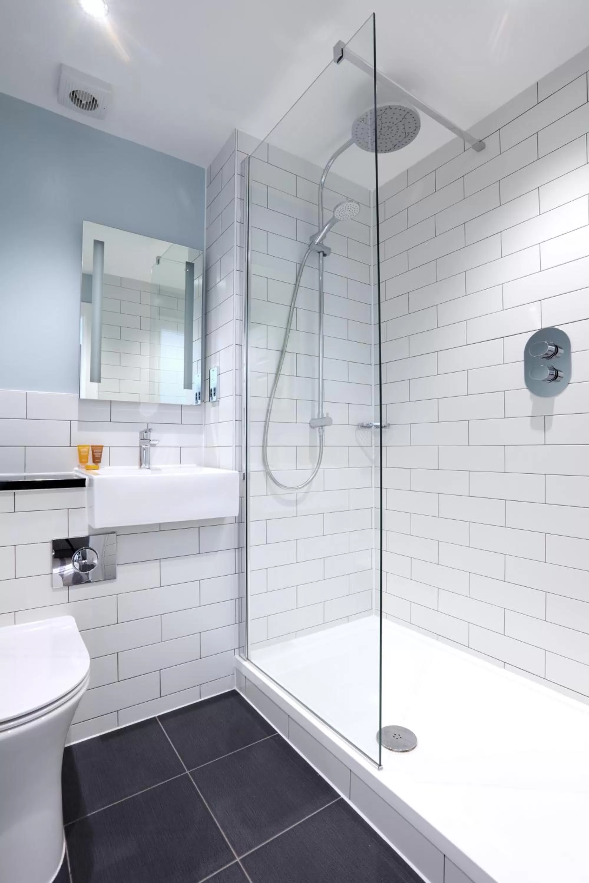 Shower in London Chigwell Prince Regent Hotel, BW Signature Collection