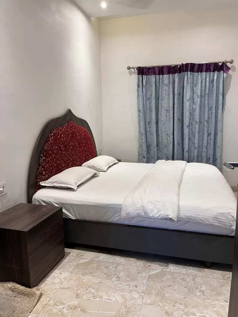 Bed in Hotel Rani Palace at Lake Fatehsagar