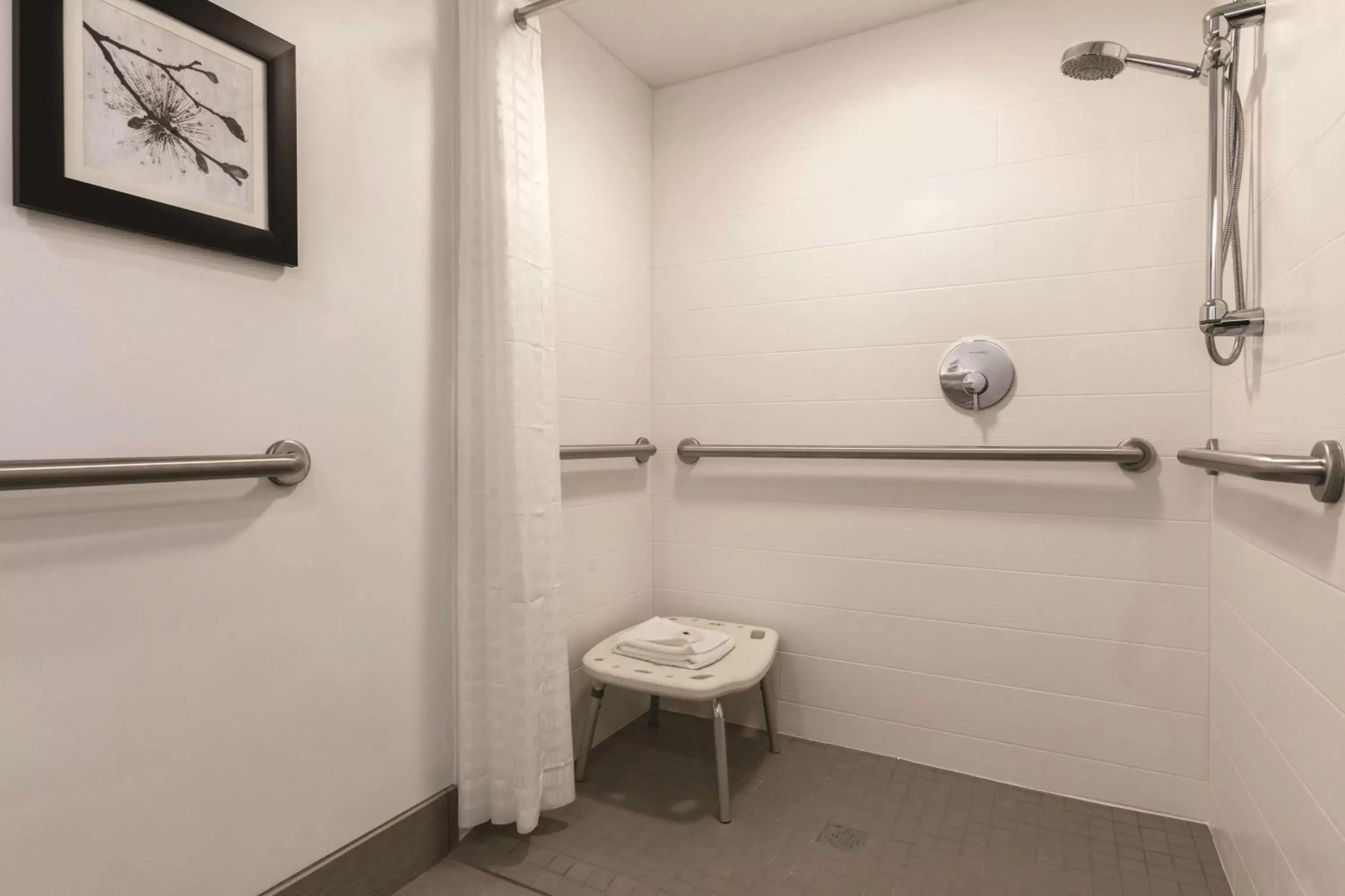 Bathroom in Country Inn & Suites by Radisson, Erie, PA