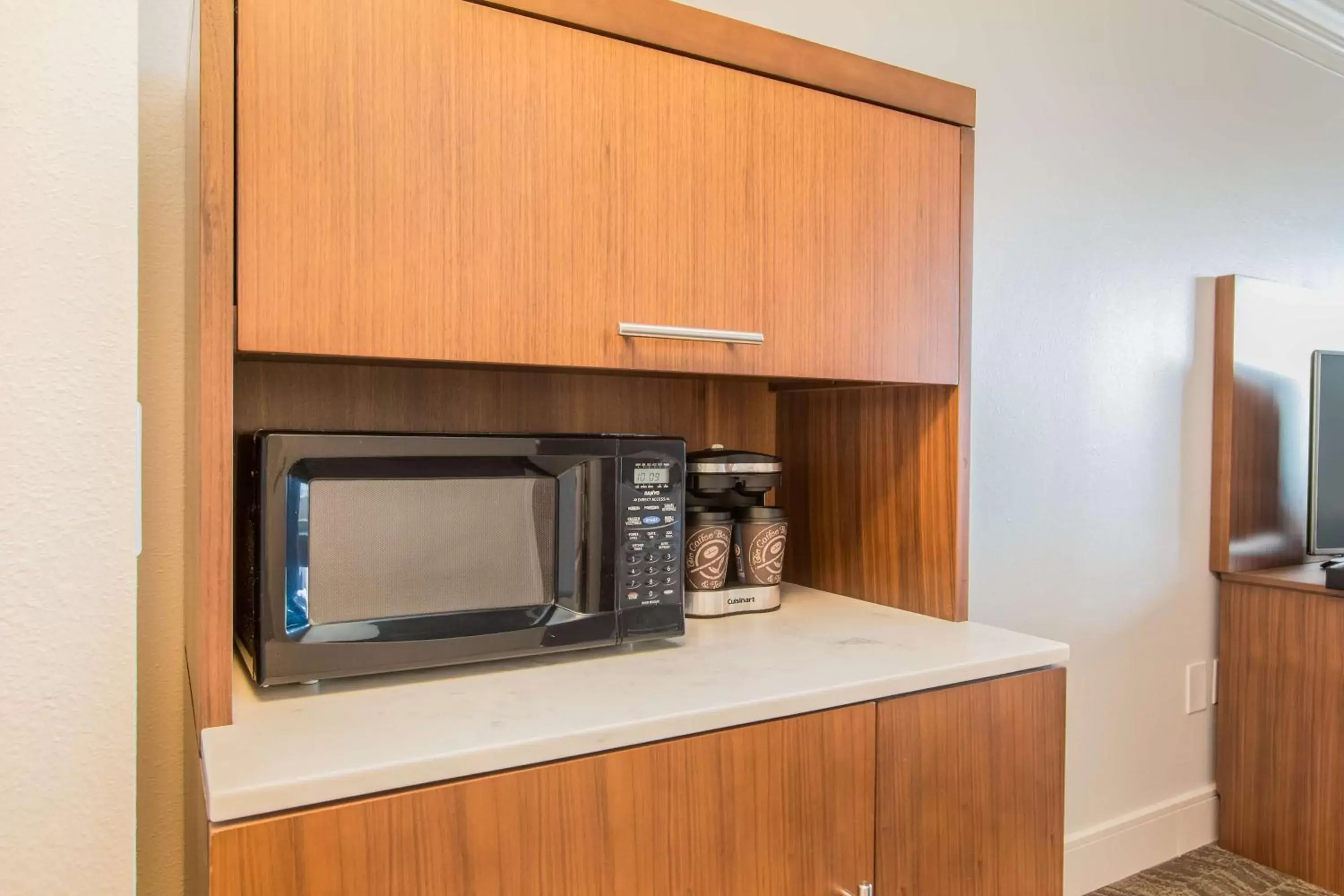 Bedroom, Kitchen/Kitchenette in Hilton Pensacola Beach