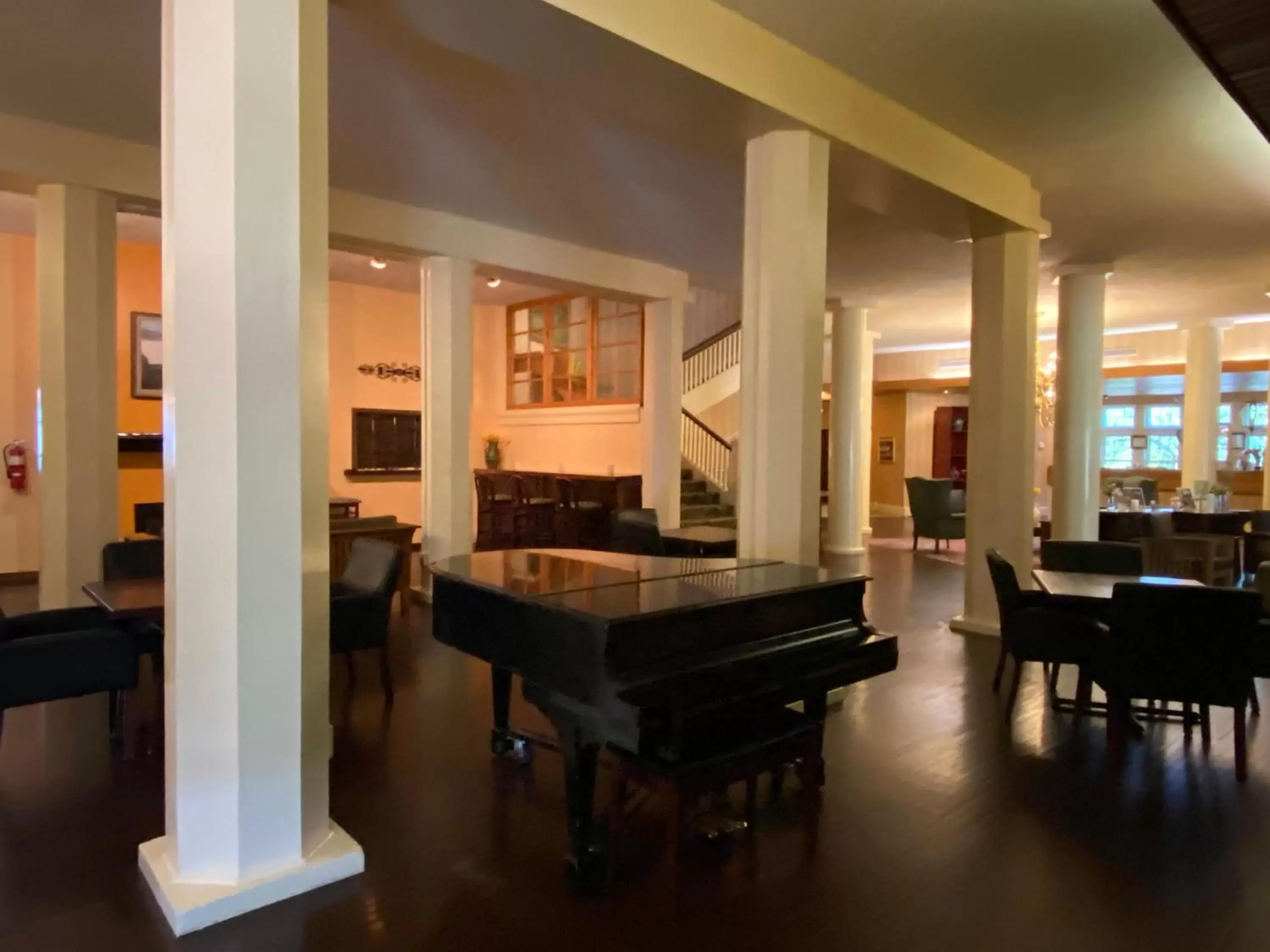 Lobby or reception, Restaurant/Places to Eat in Shawnee Inn and Golf Resort