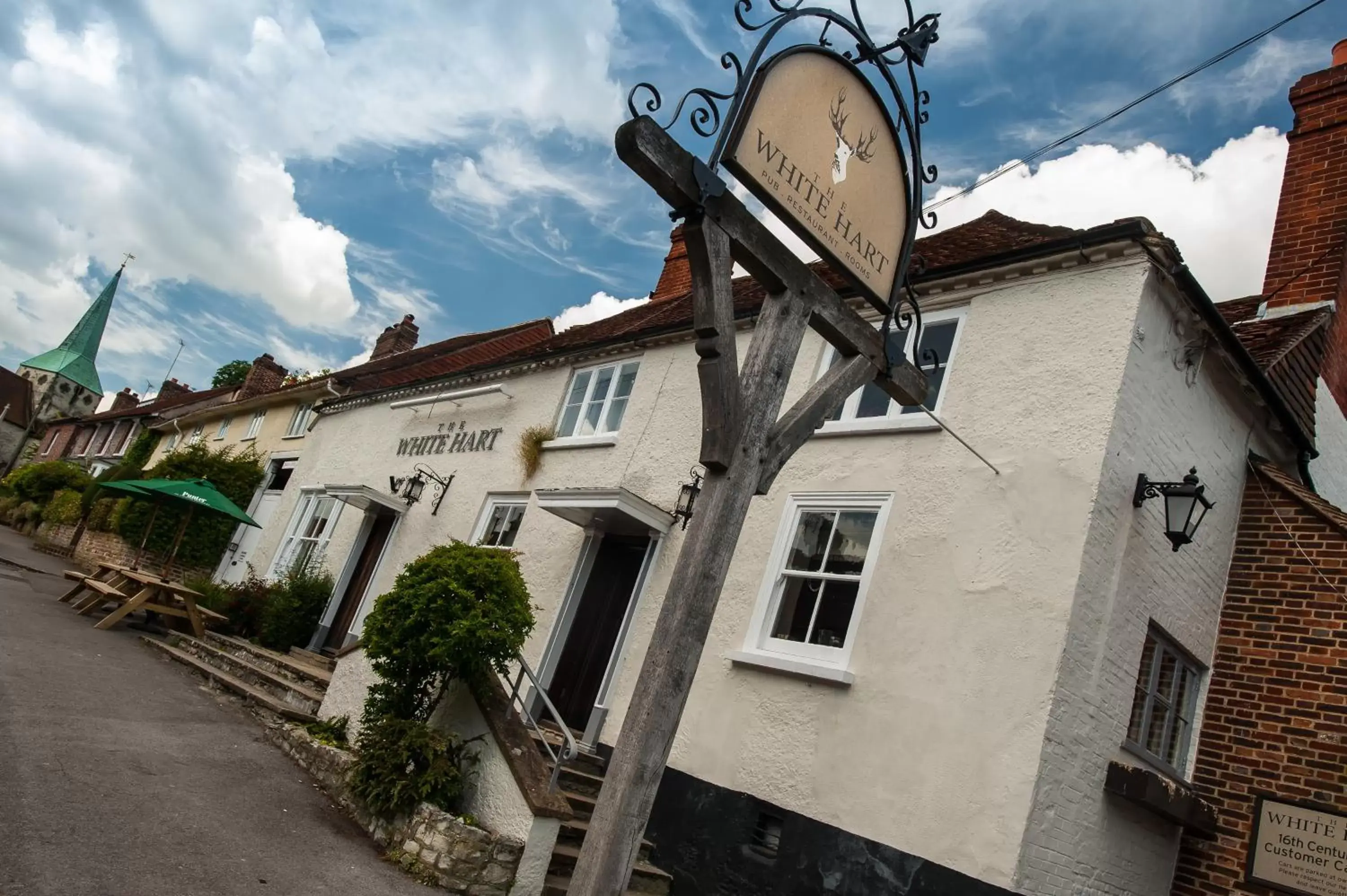 Facade/entrance, Property Building in The White Hart, South Harting